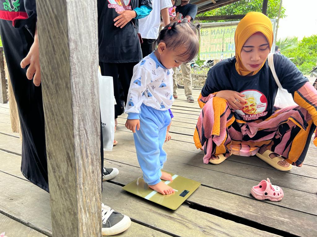 Sukarelawan Ganjar Milenial Center Kaltim menggelar sosialisasi dan aksi nyata untuk menekan dan menceagh stunting di Kaltim.