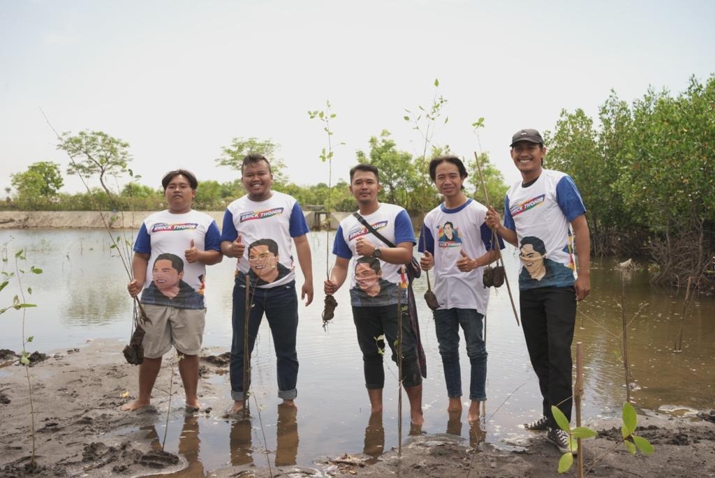 Masyarakat Probolinggo membentuk relawan Konco Erick Thohir untuk bergerak melakukan aksi peduli lingkungan menanam magrove
