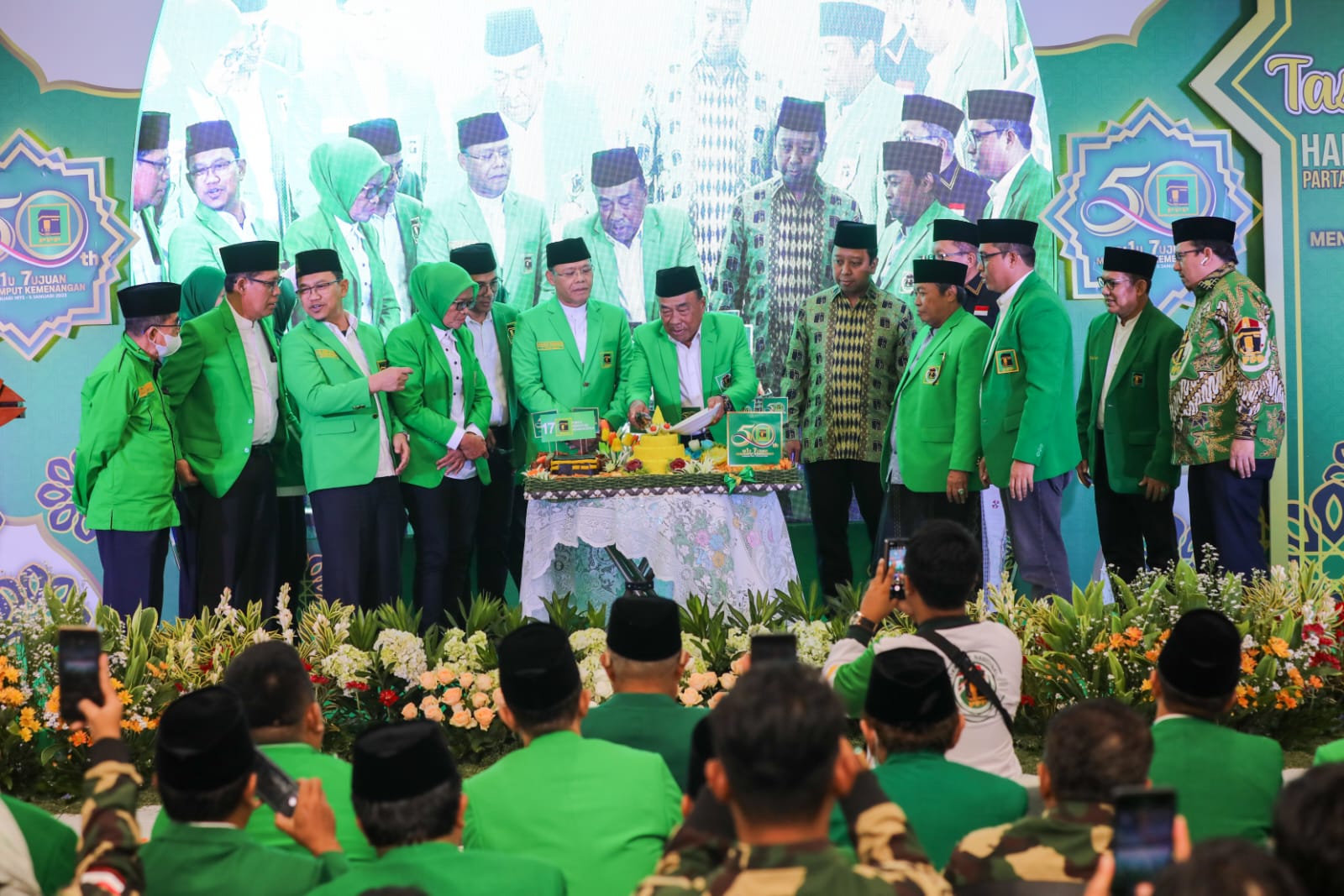 PPP menggelar acara tasyakuran Hari Lahir (Harlah) ke-50 di Kantor DPP PPP, Menteng, Jakarta Pusat. Harlah kali ini mengusung tema “satu tu