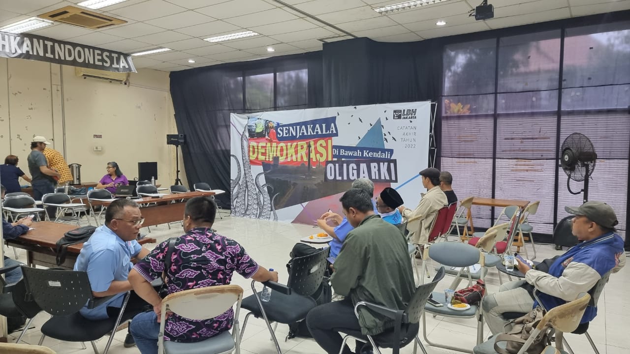 Puluhan aktivis pimpinan masyarakat sipil dari berbagai elemen berkumpul di Gedung YLBHI Jakarta, Jumat malam (13/1). 