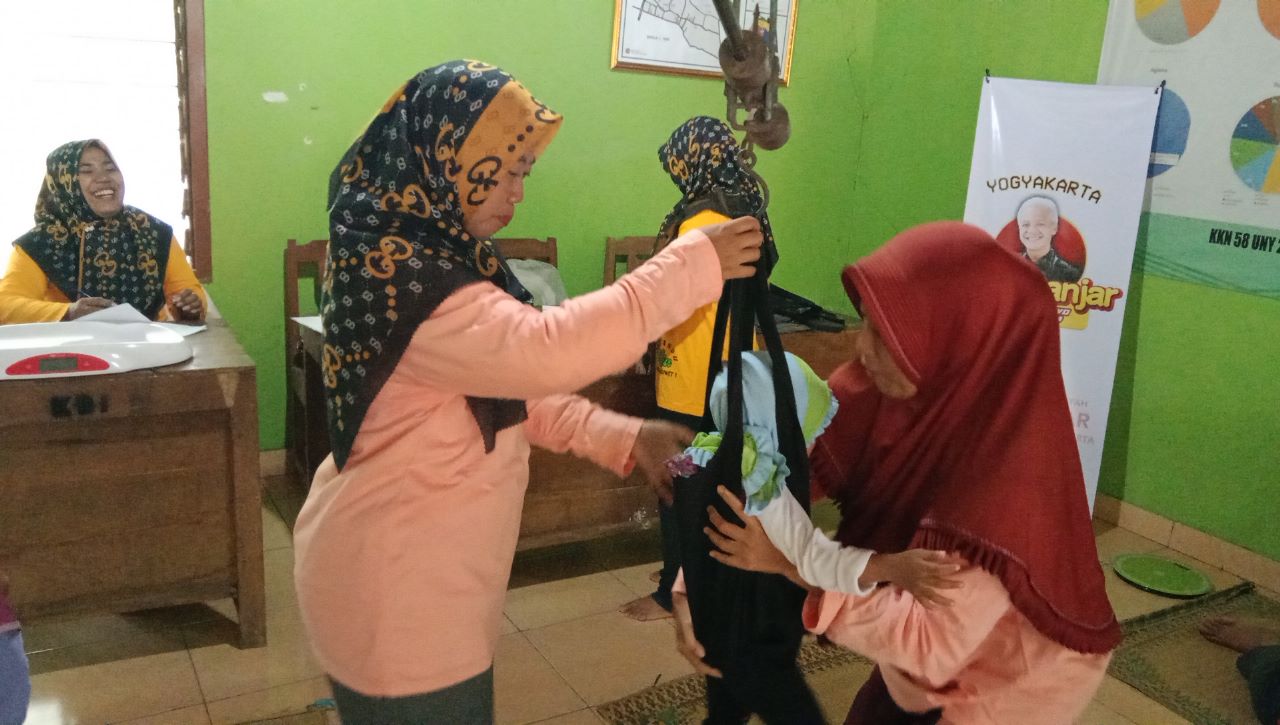 Mendukung pencegahan stunting, mak ganjar DIY menggelar penyuluhan soal stunting kepada ibu-ibu di Posyandu Ria Karangduwet, Karangrejek, G