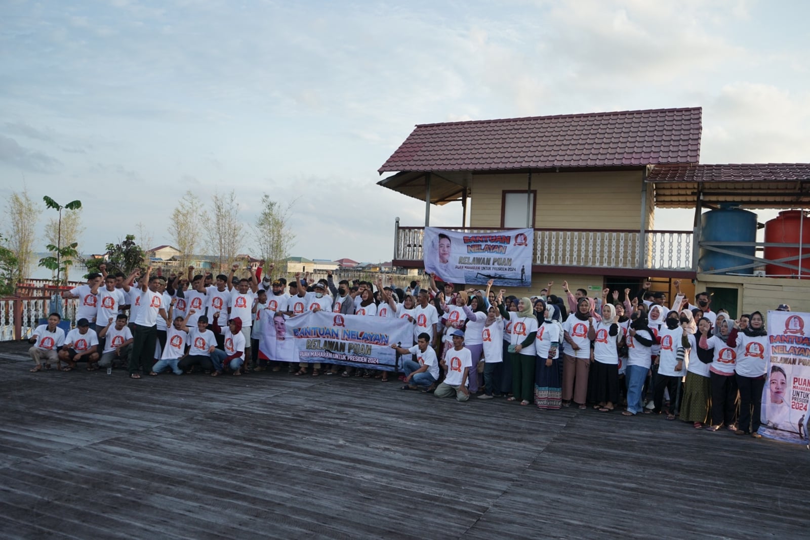 Sejumlah masyarakat di Kota Bontang, Kalimantan Timur (Kaltim) mendeklarasikan dukungannya untuk Puan Maharani sebagai capres.