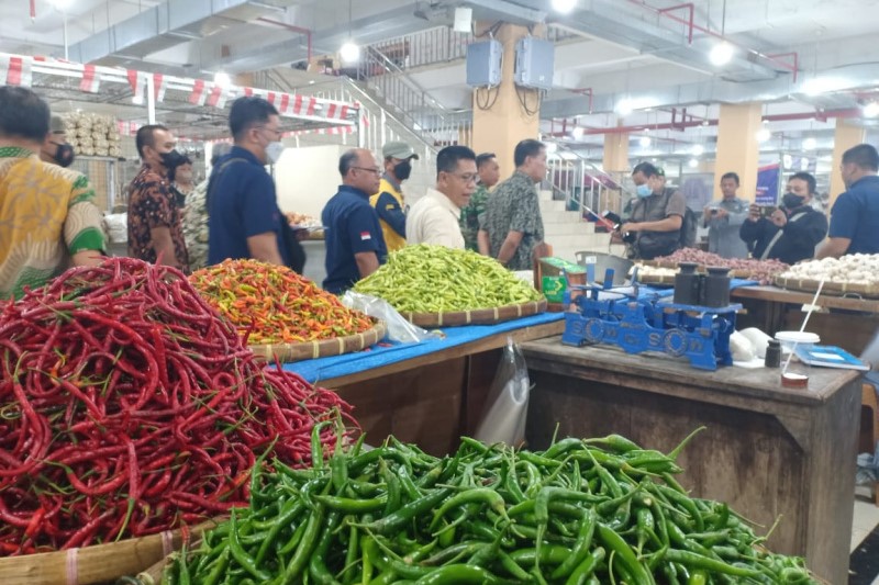Tim Pengendali Inflasi Daerah Kota Solo melakukan sidak pantauan harga di sejumlah pasar utama.