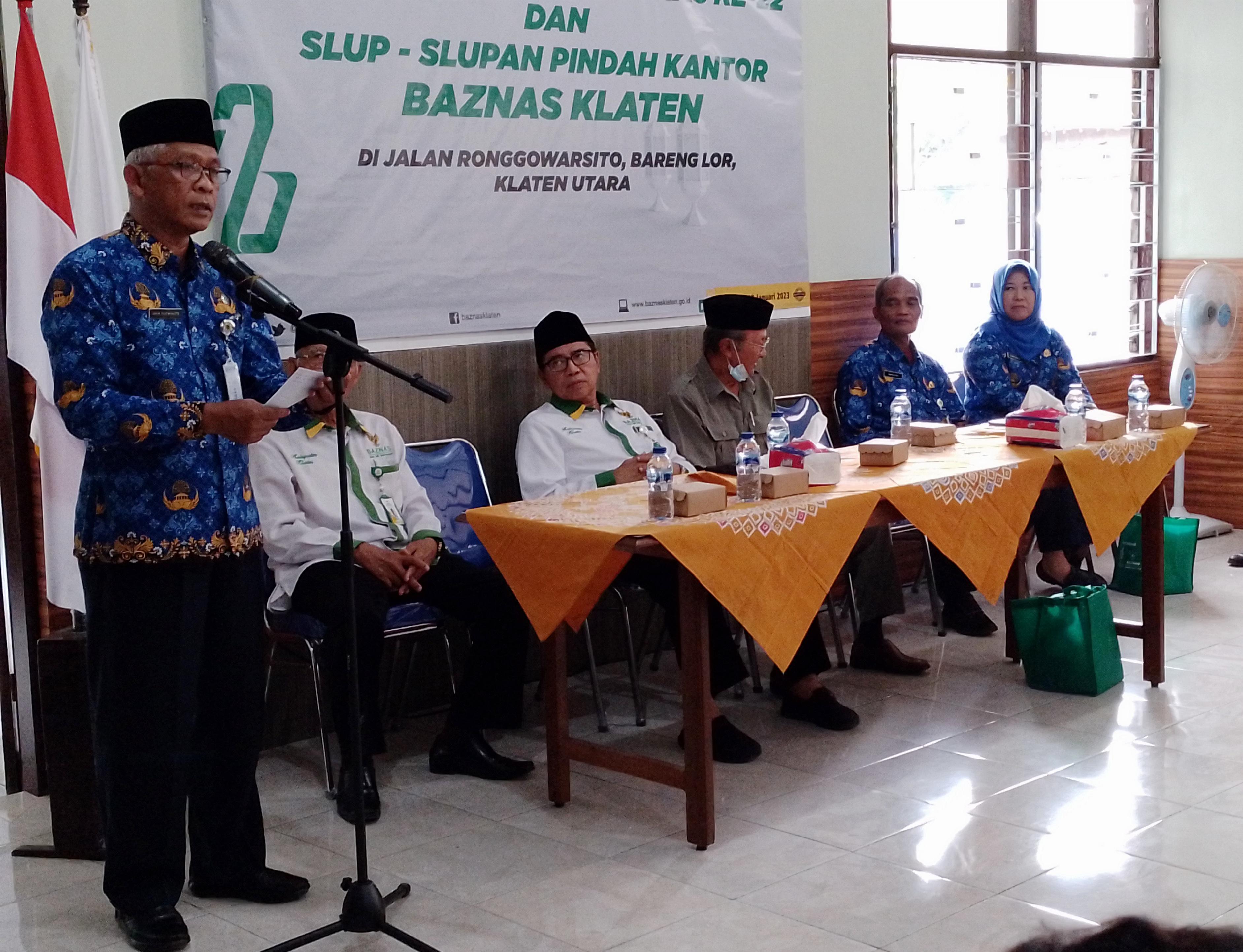 Asisten I Jaka Purnomo menyampaikan sambutan pada HUT XXII Baznas dan slup-slupan menempati kantor baru Baznas Klaten