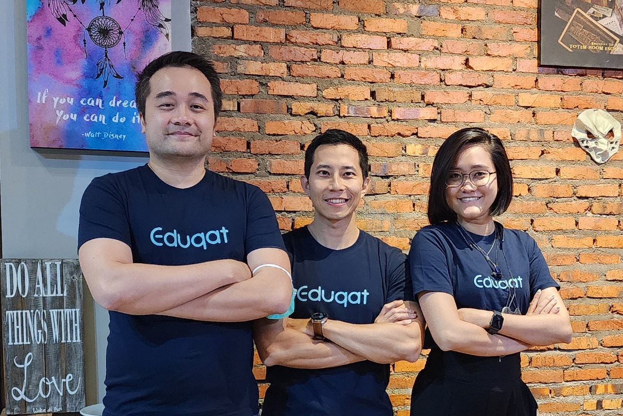Jourdan Kamal, CEO dan Co-founder Eduqat (tengah) bersama dua Co-founder Eduqat lainnya, Daniel Liejardi (kiri) dan Dwina M. Putri (kanan)