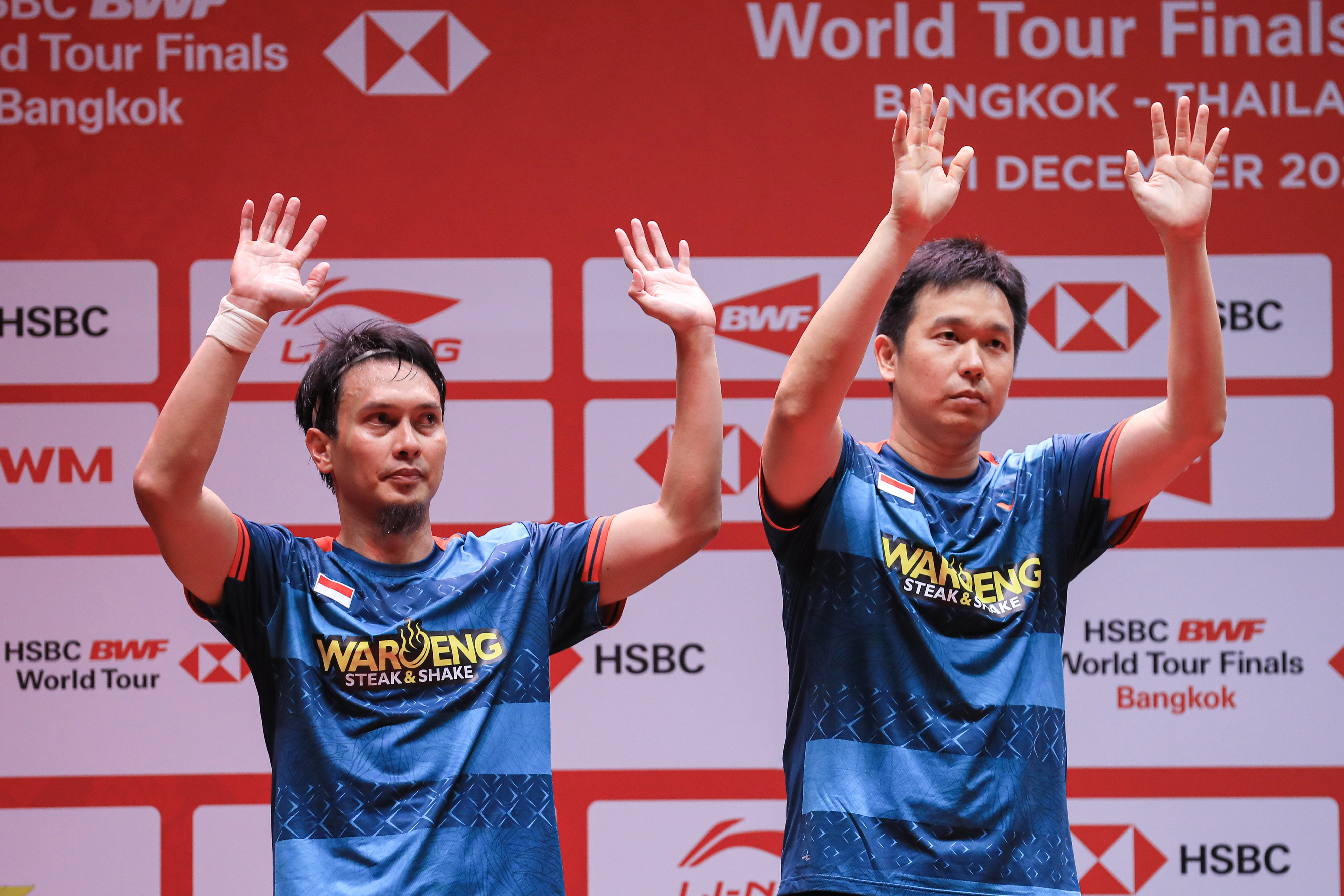 Pebulu tangkis ganda putra Indonesia Mohammad Ahsan (kiri) dan Hendra Setiawan (kanan)