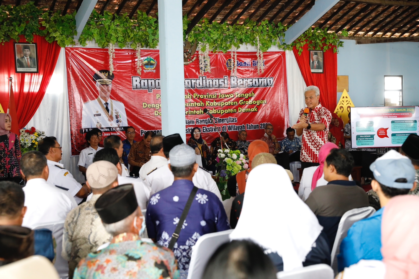 Ganjar Izinkan Bupati-Wali Kota Se-Jateng Alihkan Alokasi Bantuan untuk Pengentasan Kemiskinan