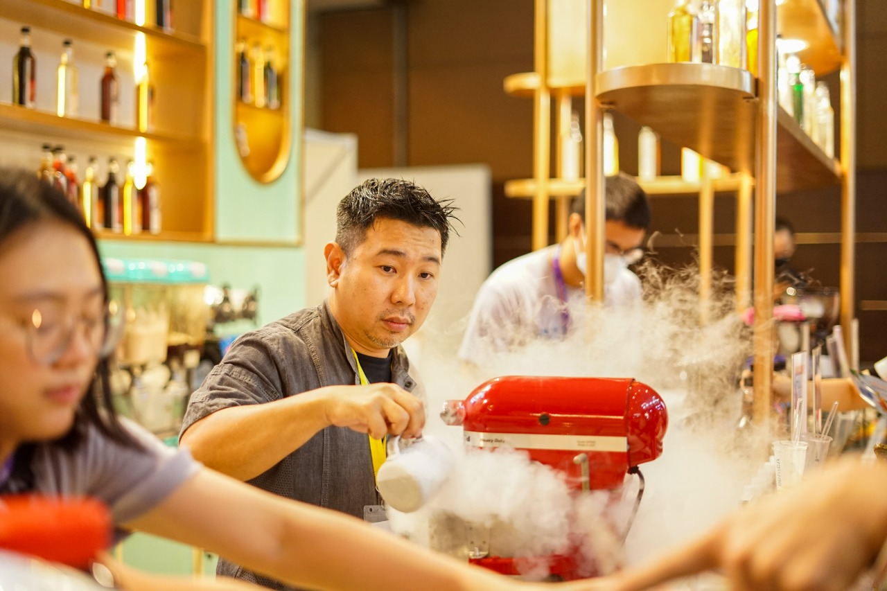 Pegiat molecular gastronomy, Ronald Prasanto.