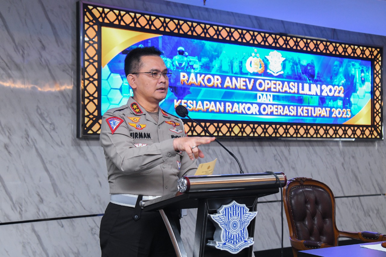 Kakorlantas Polri Irjen Pol Firman Shantyabudi di Rakor Anev Operasi Lilin 2022 dan Kesiapan Rakor Operasi Ketupat 2023 di Gedung NTMC Polri