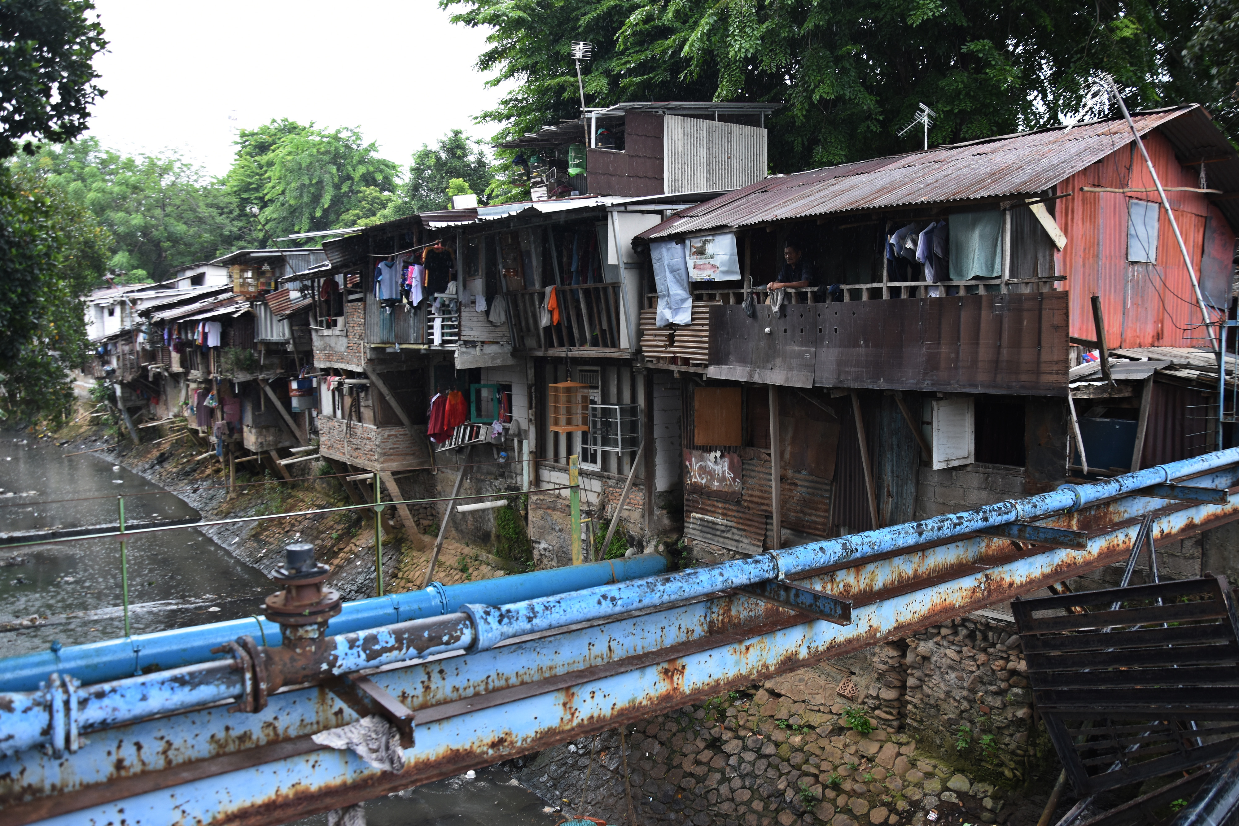 Potret permukiman di bantaran kali kawasan Manggarai, Jakarta.