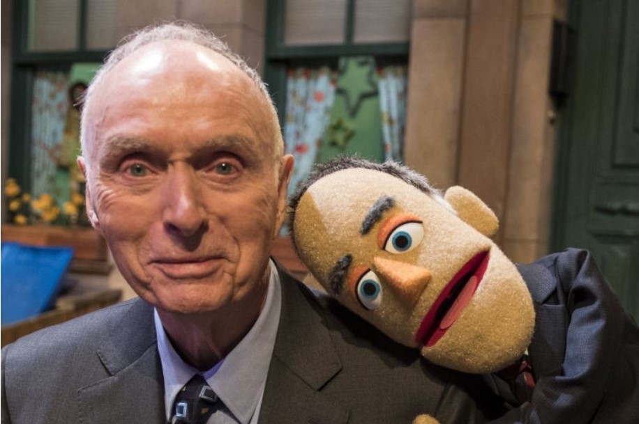 Lloyd Morrisett, salah satu pembuat atau co-creator serial edutainment Sesame Street.