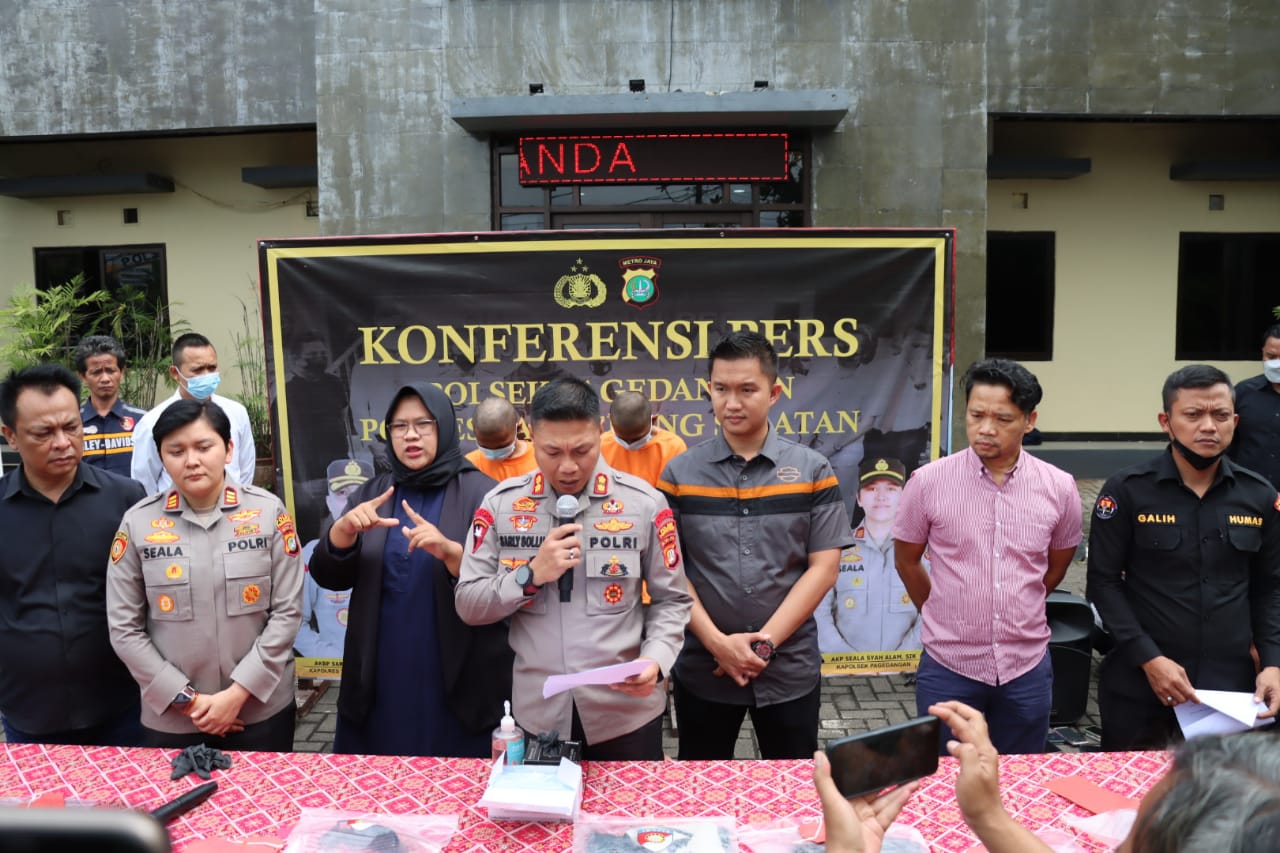 Polres Tangerang Selatan, Banten, melakukan gelar perkara kasus pembunuhan remaja saat malam tahun baru, Rabu (4/1).