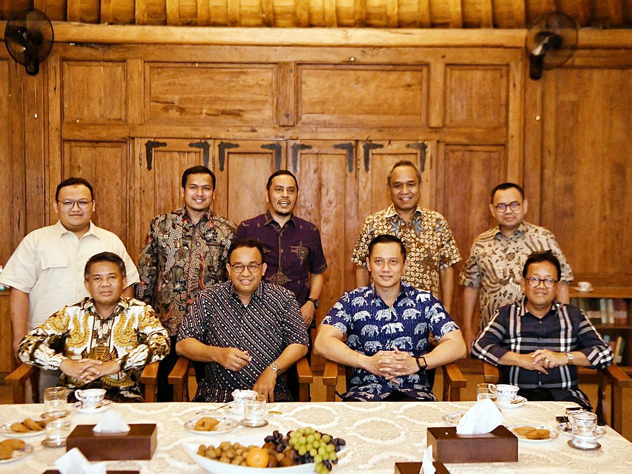 Calon presiden yang diusung oleh Partai NasDem Anies Baswedan menerima tim kecil dari NasDemanies, PKS, dan Demokrat.