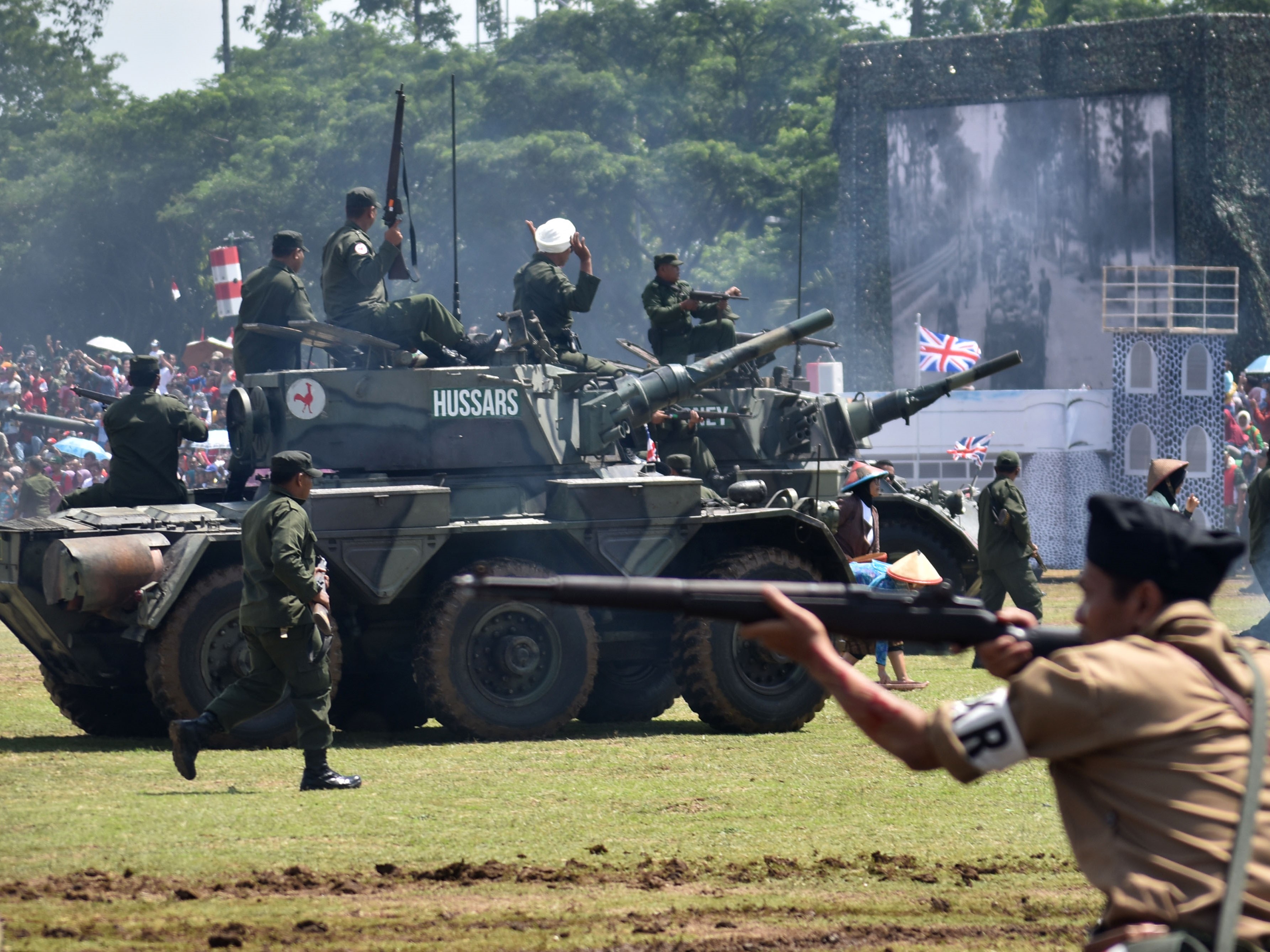 Sejumlah aktor berperan dalam drama kolosal Perang Palagan Ambarawa usai Upacara Peringatan Hari Juang Kartika atau Hari Jadi TNI AD.