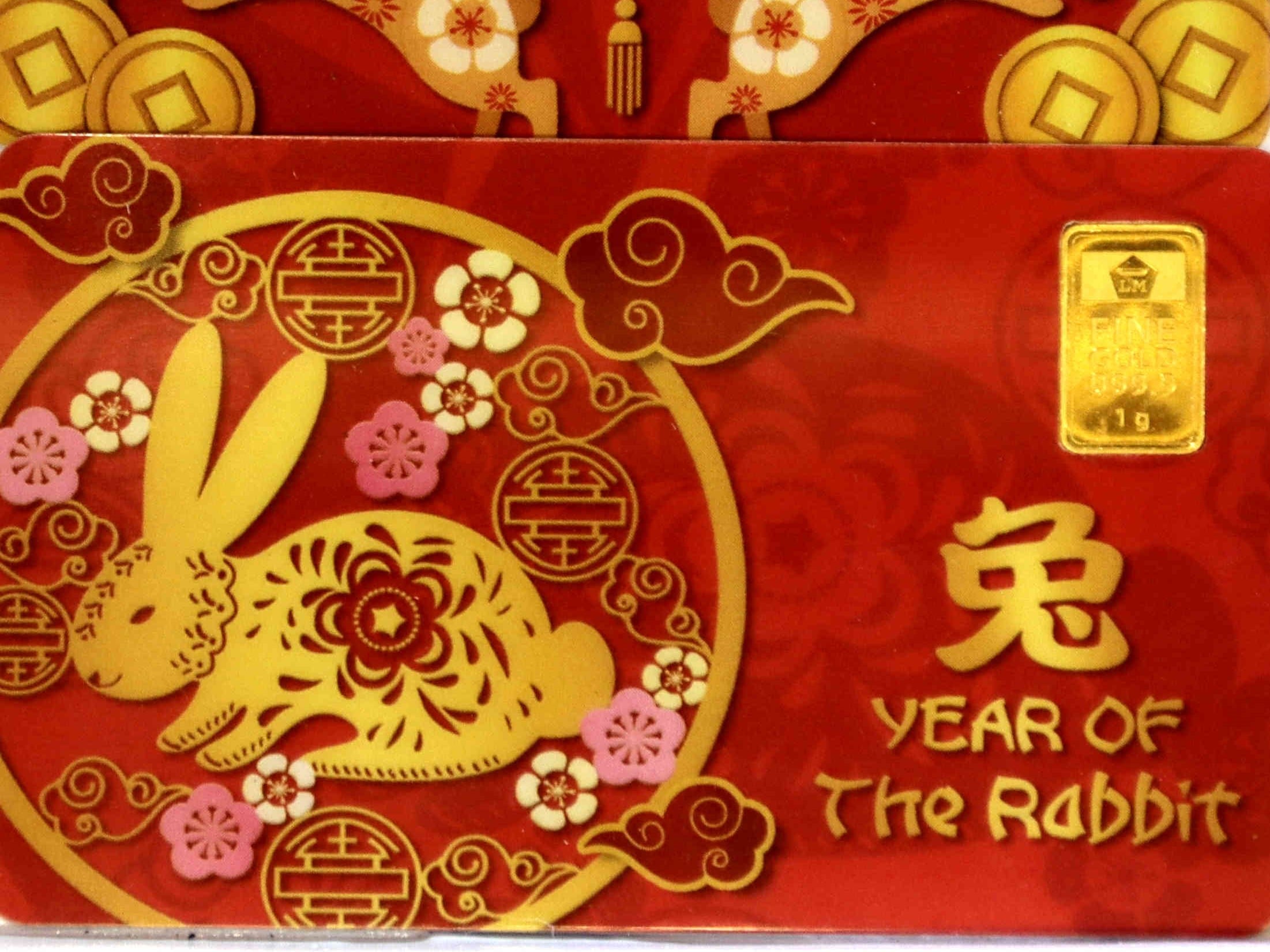 Emas batangan edisi khusus imlek shio kelinci saat peluncuran produk tersebut di Jakarta, Rabu (5/1/2023).