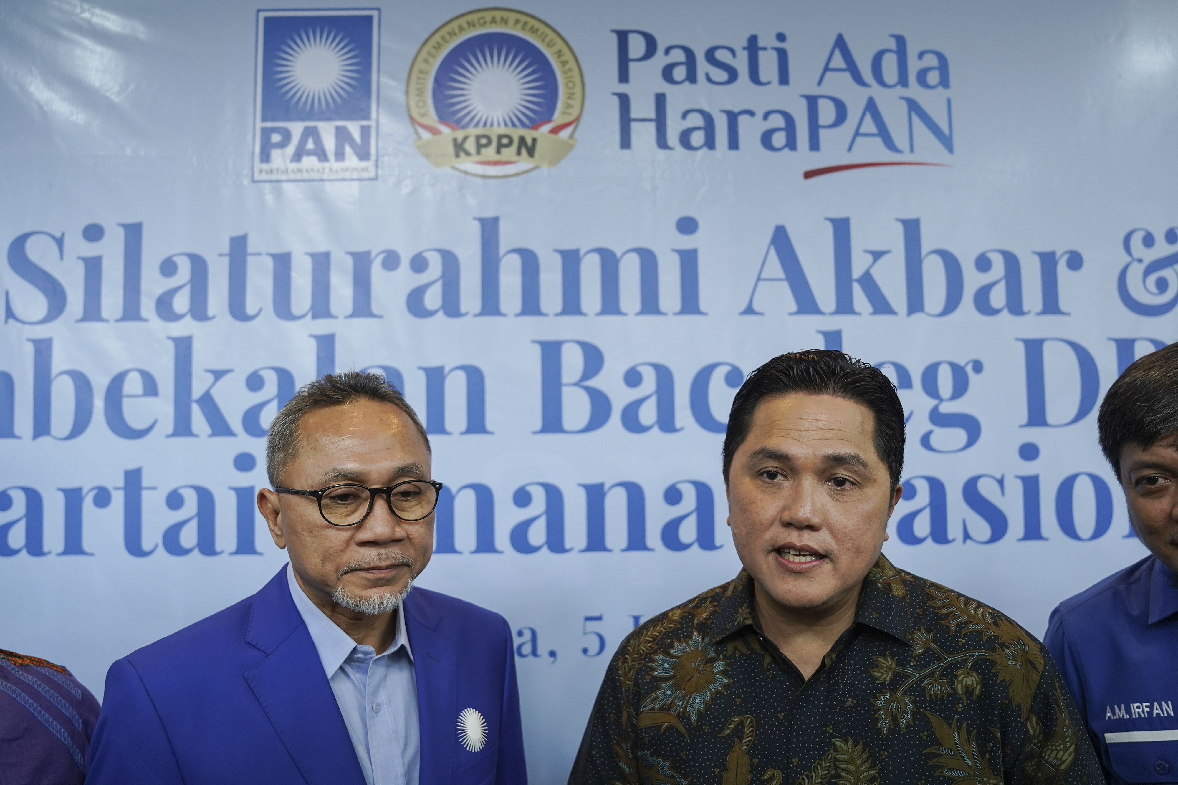 Menteri BUMN Erick Thohir dan Ketum DPP PAN Zulkifli Hasan dalam sebuar acara di DPP PAN, Jakarta.