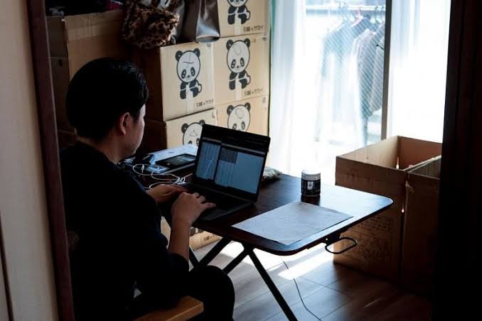 Ilustrasi work from home (WFH)