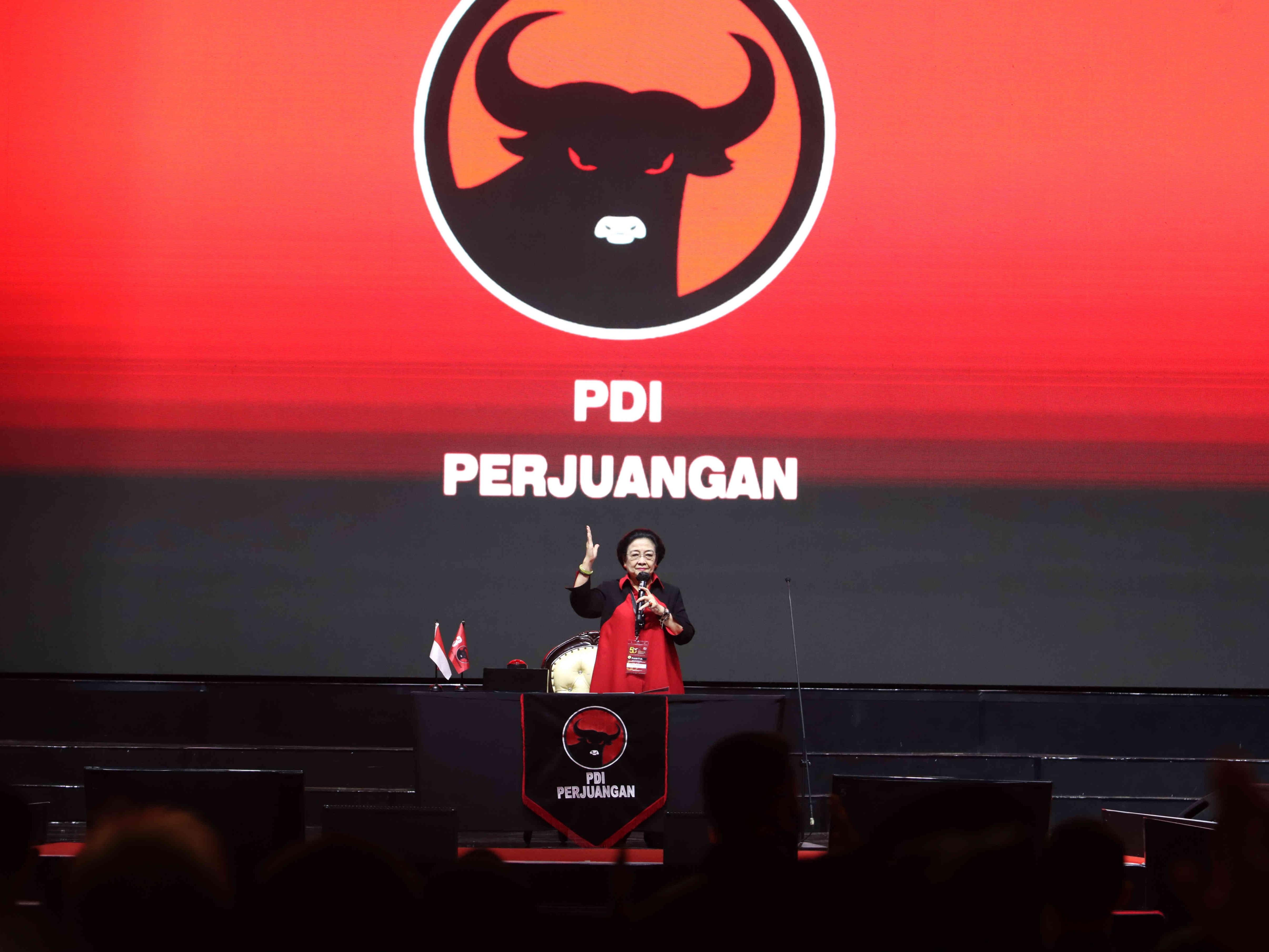 Peringatan HUT ke 50 PDI Perjuangan (PDIP) dihadiri Ketum PDIP Megawati Soekarnoputri, Presiden Jokowi, Ma'ruf Amin, dan para menteri.