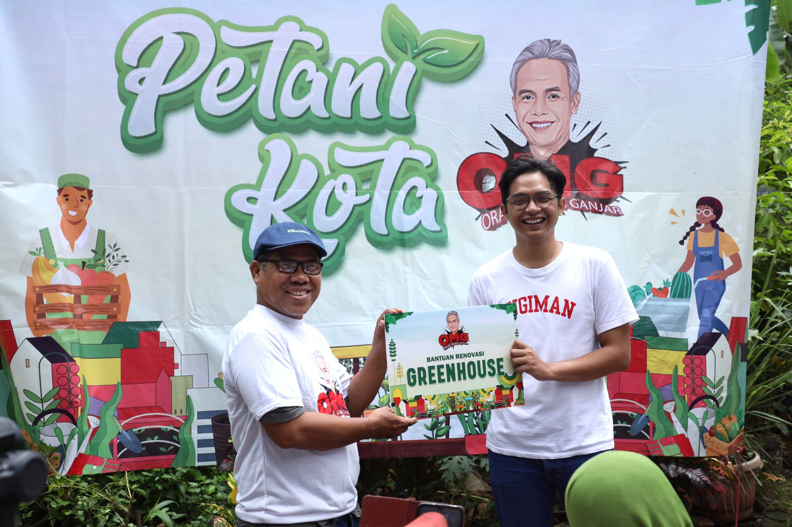 Relawan Orang Muda Ganjar (OMG) menyambangi Kelompok Tani (Poktan) Mawar Indah, Tanah Abang, Jakarta Pusat pada Minggu (29/01/2023).