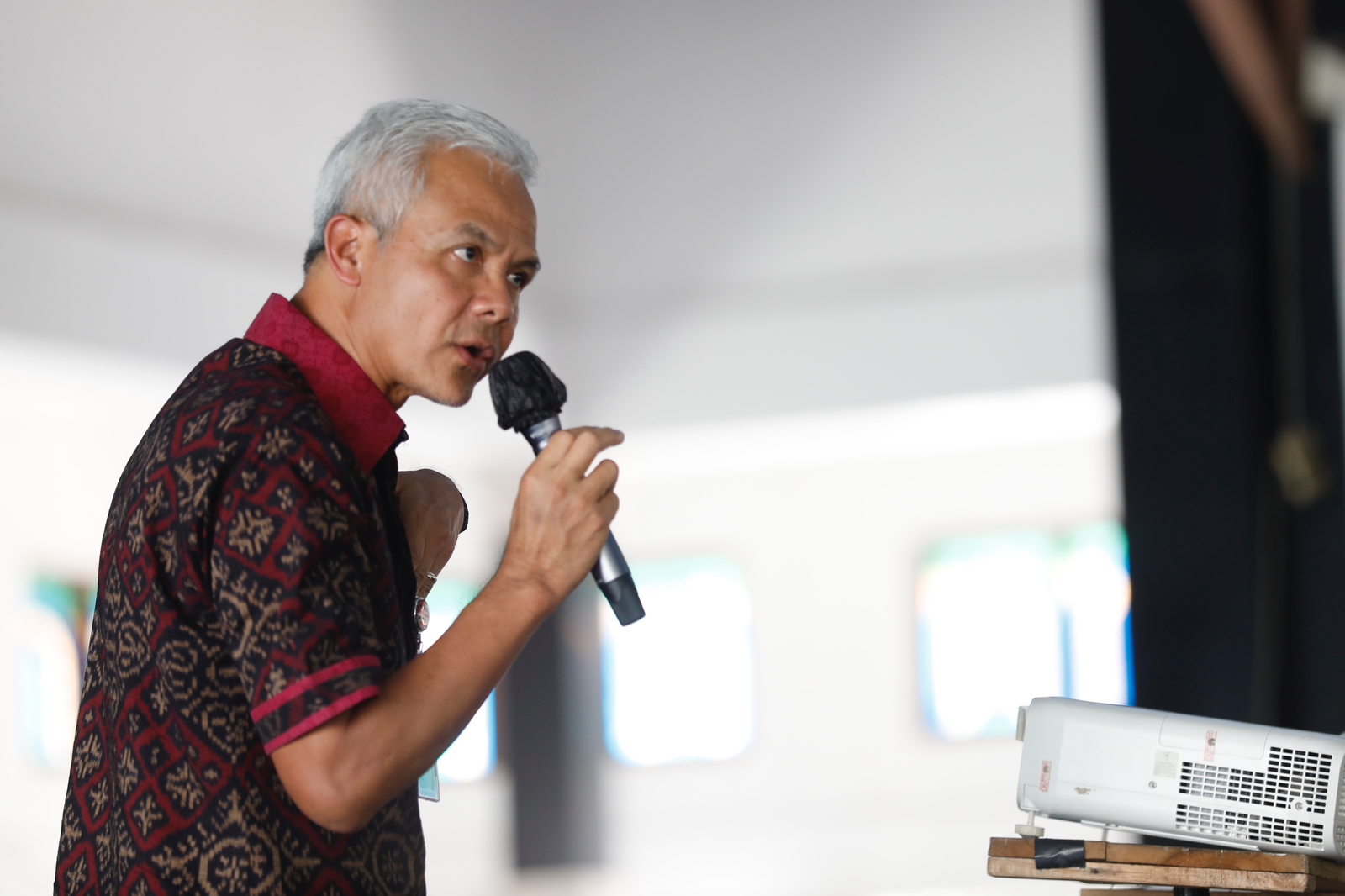 Gubernur Jateng Ganjar Pranowo, memimpin rapat koordinasi penanggulangan kemiskinan ekstrem di Kabupaten Pemalang dan Kabupaten Brebes, Sela