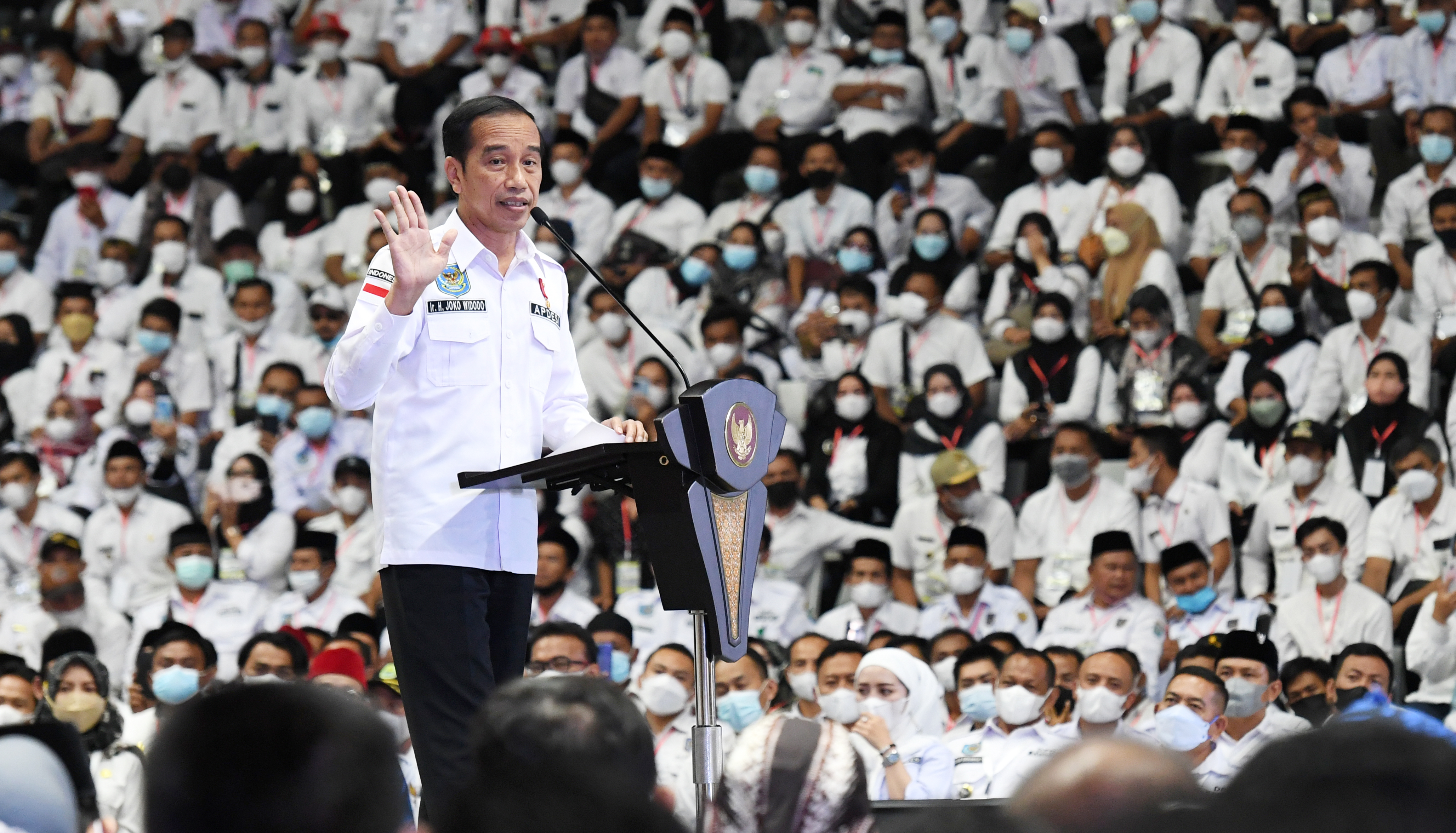 Presiden Joko Widodo dalam Silaturahmi Nasional Asosiasi Pemerintah Desa Seluruh Indonesia (Apdesi) 2022 di Senayan, Jakarta, 30 Maret 2022.