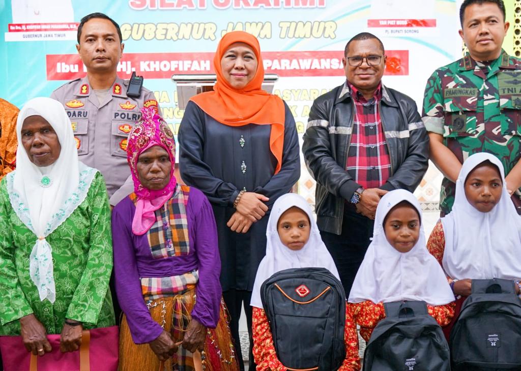 Gubernur Jatim Khofifah Indra Parawansa di Kampung Maibo, Distrik Aimas, Sorong, Papua Barat Daya