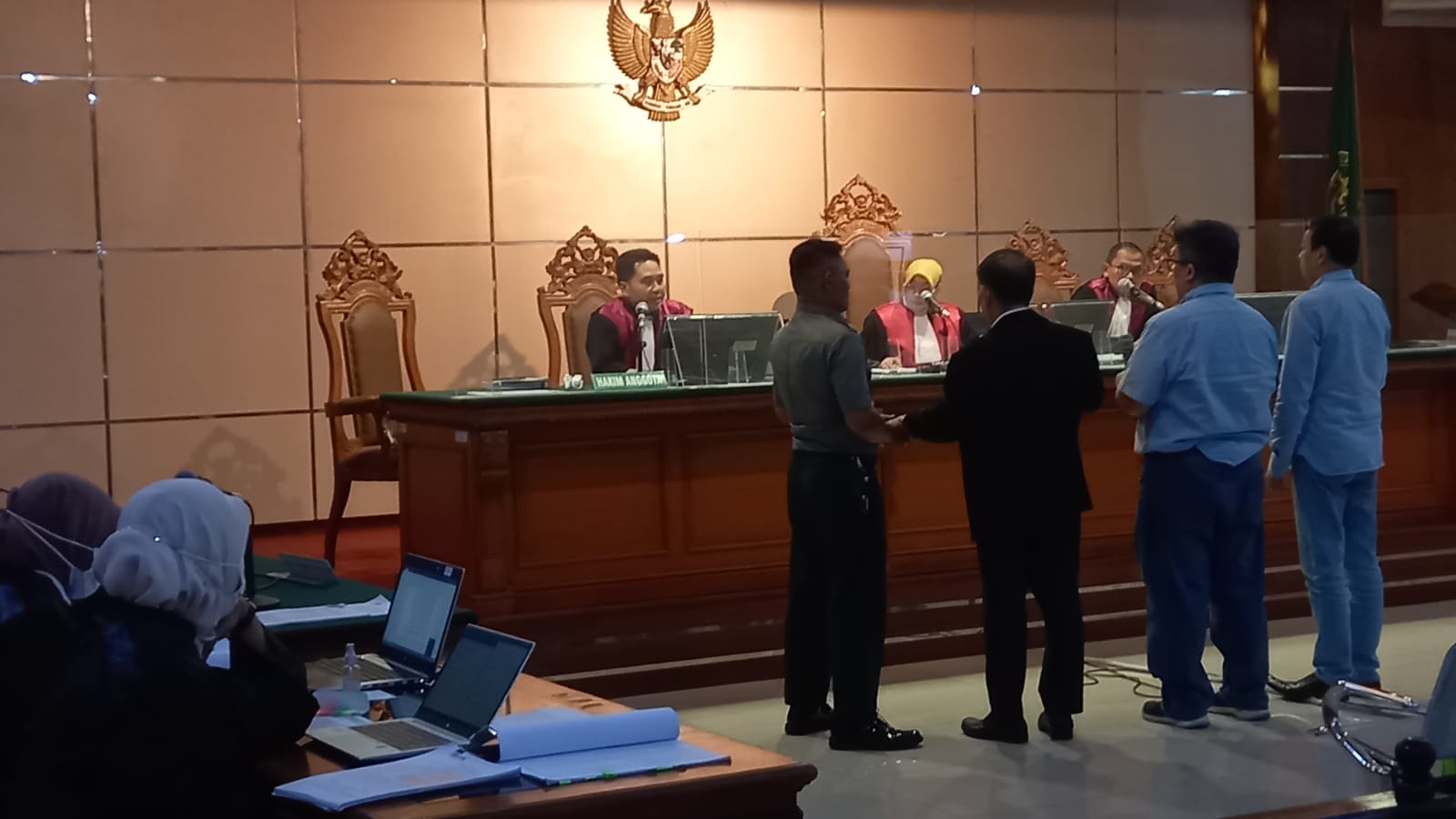Suasana persidangan  korupsi suap pengurusan perkara di Mahkamah Agung (MA) di Pengadilan Negeri Tipikor Bandung