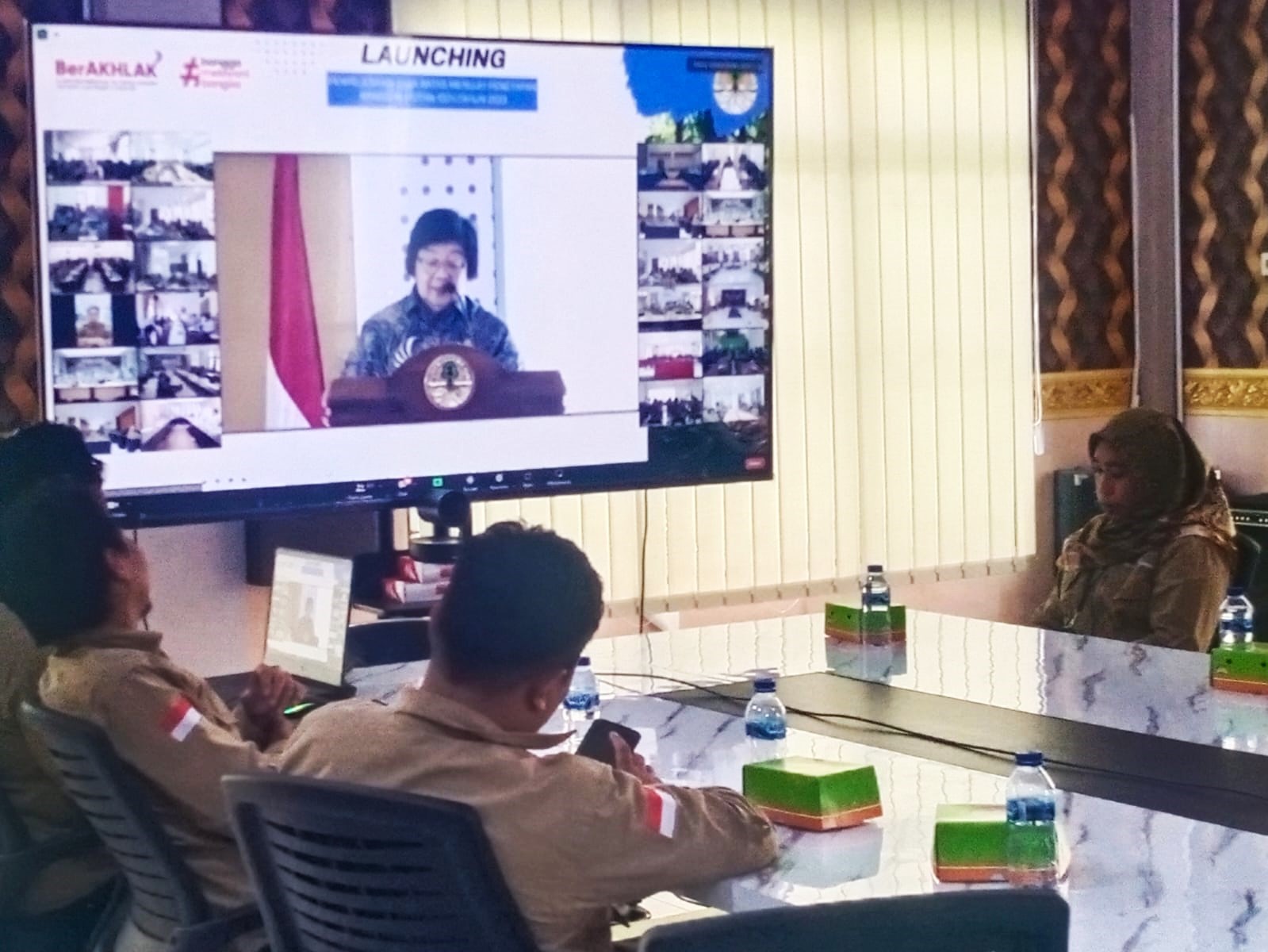 Menteri LHK Siti Nurbaya meluncurkan penyelesaian tata batas menuju penetapan kawasan hutan 100%, Senin (20/1).