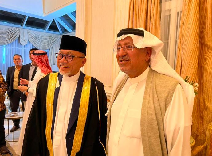 Menteri Perdagangan RI Zulkifli Hasan mendatangi jamuan makan malam yang diselenggarakan oleh pemilik Bank Al-Bilad.