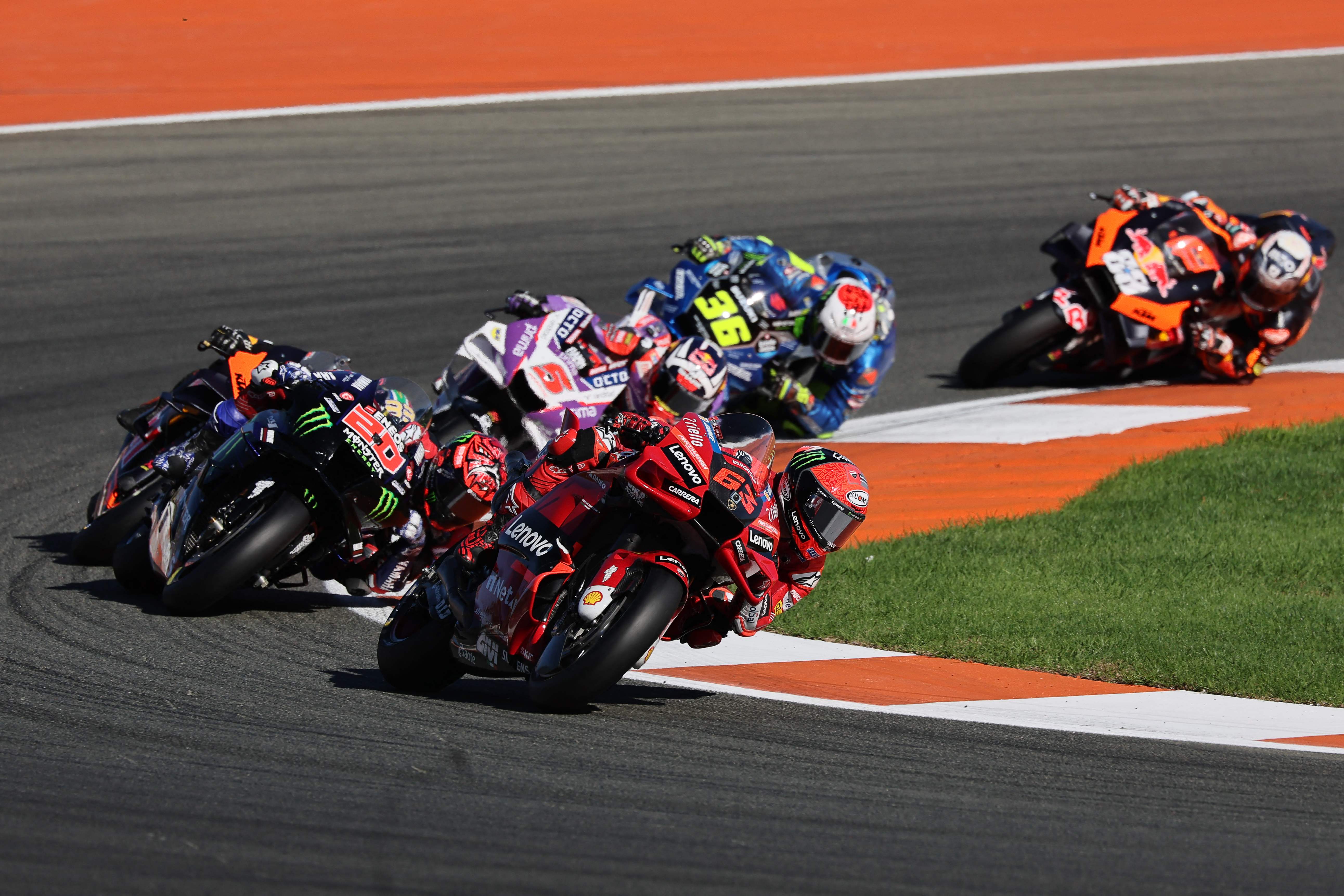 Aksi para pembalap MotoGP di GP Valencia, 6 November lalu.