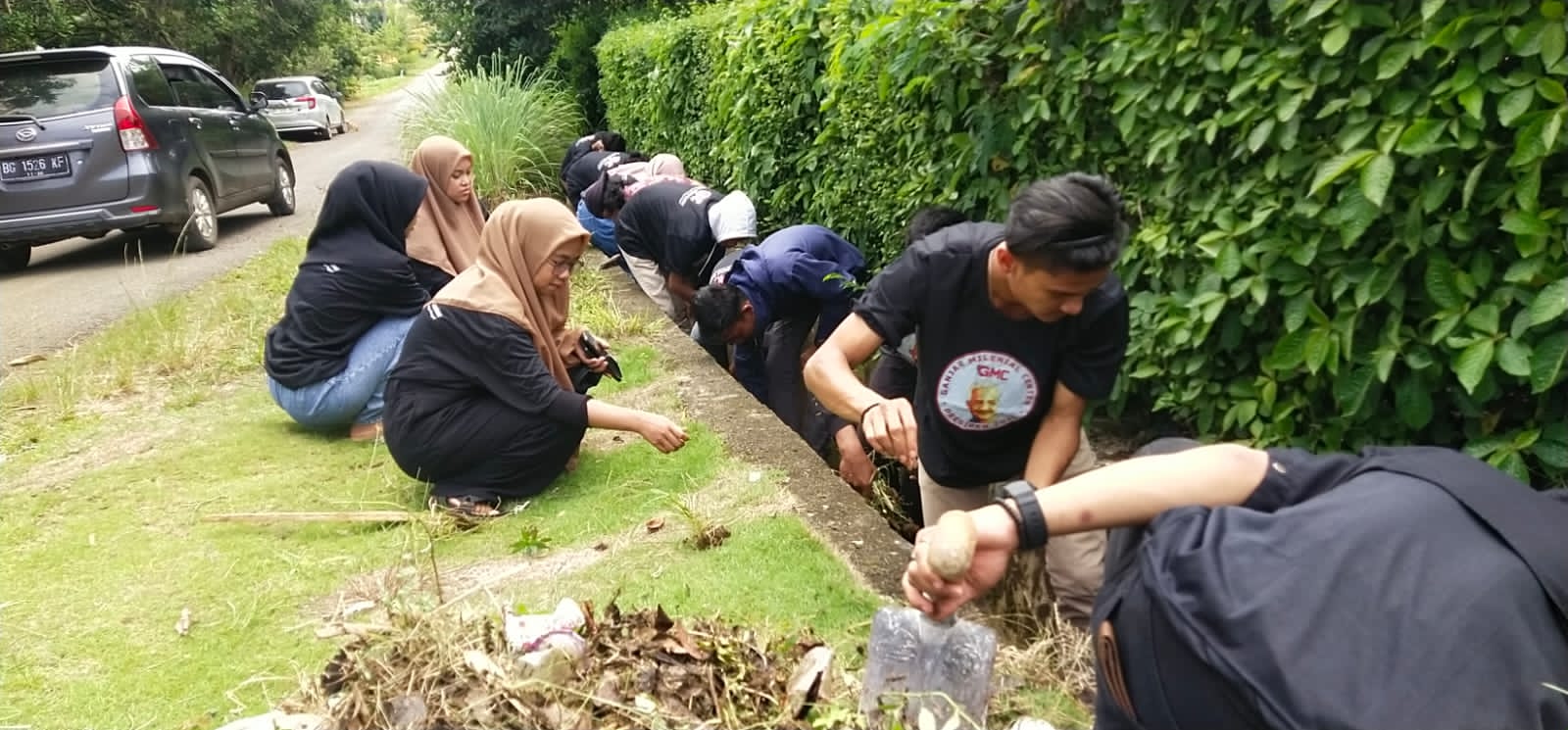  Aksi nyata bersih-bersih kampung oleh rewalwan GMC di Kecamatan Lubuklinggau Barat I, Kota Lubuklinggau, Sumsel,  Senin (2/1/23).