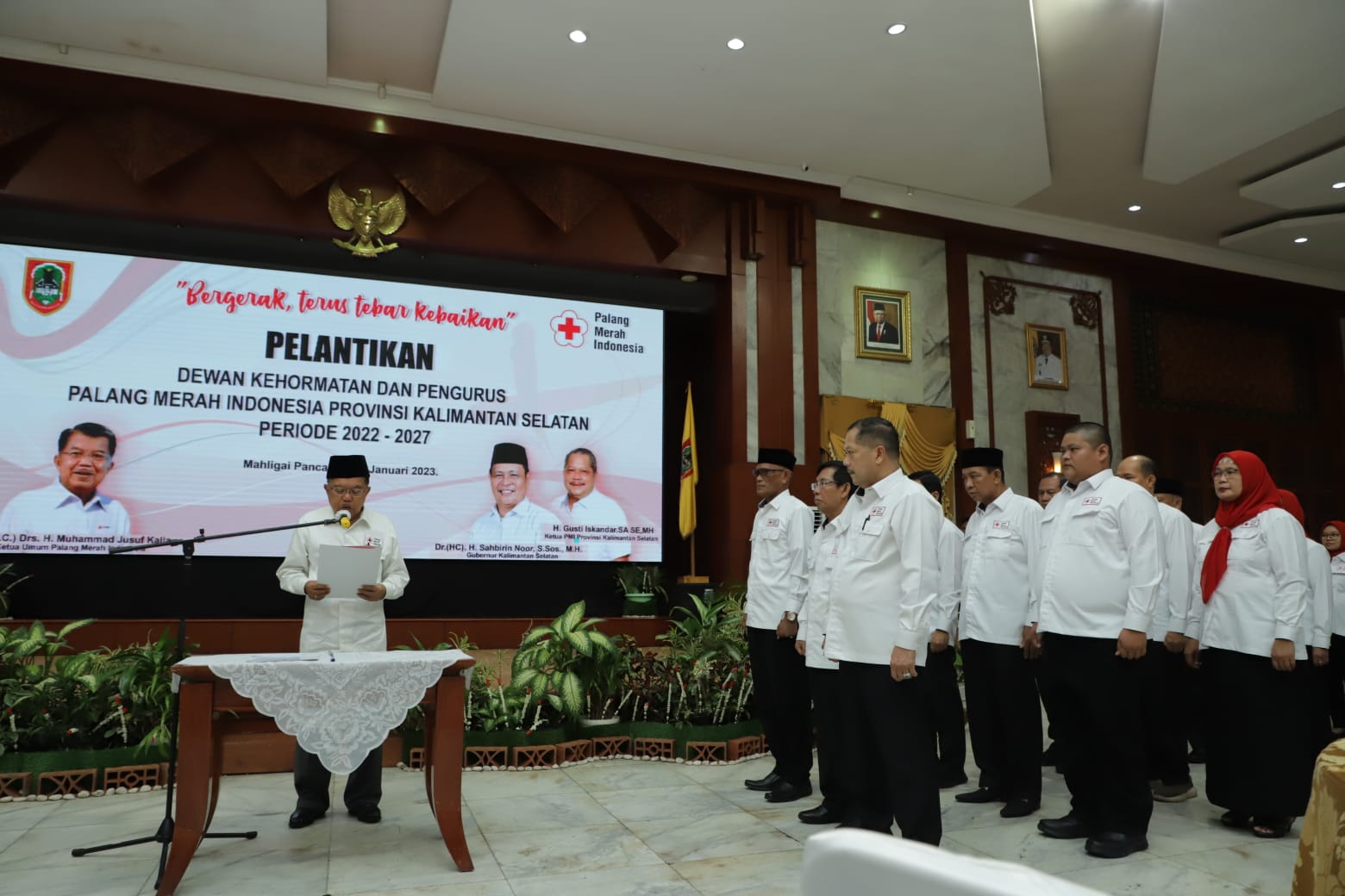 Ketua Umum Palang Merah Indonesia HM Jusuf Kalla melantik pengurus PMI Kalimantan Selatan