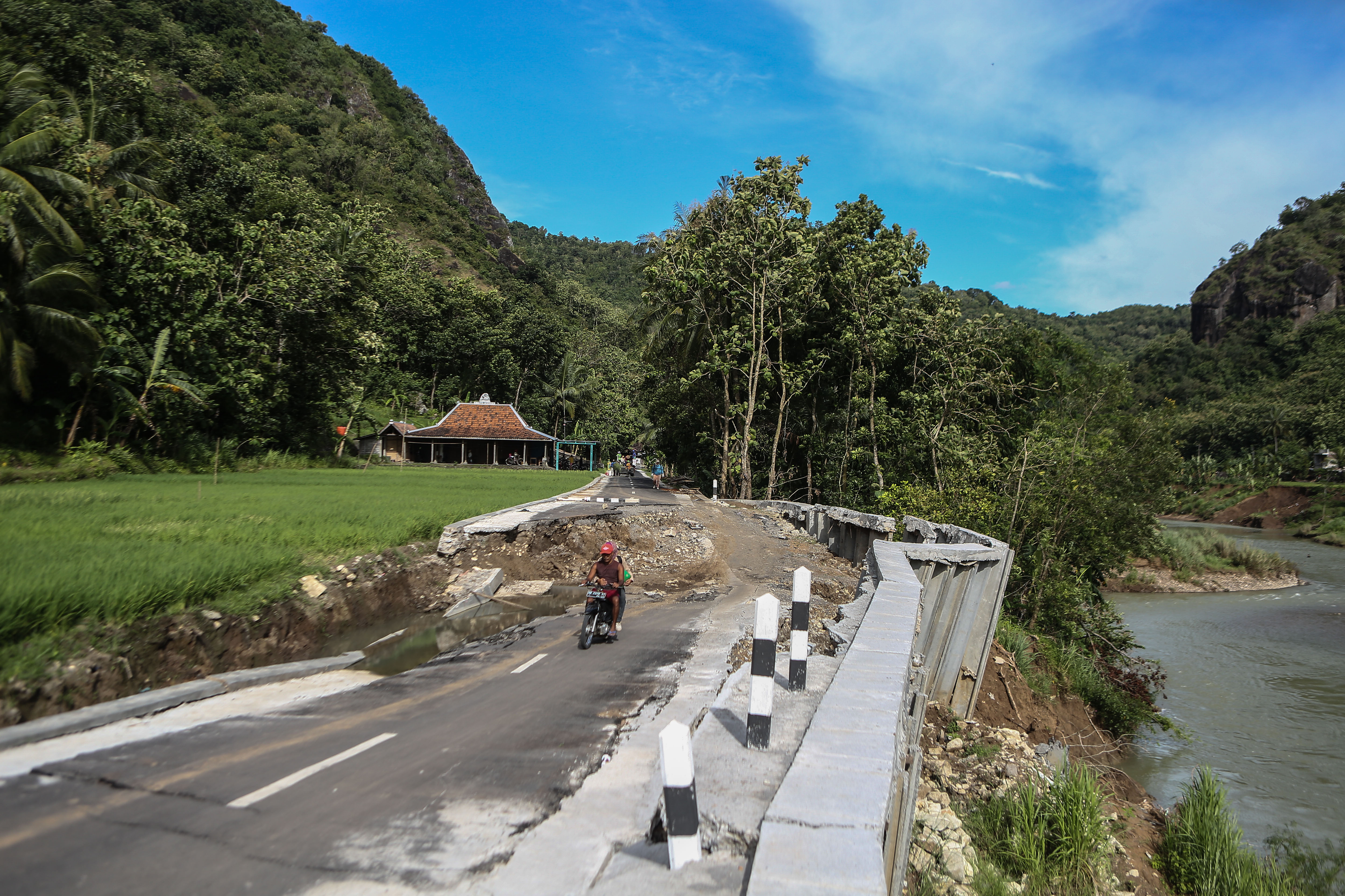 Ilustrasi jalan amblas