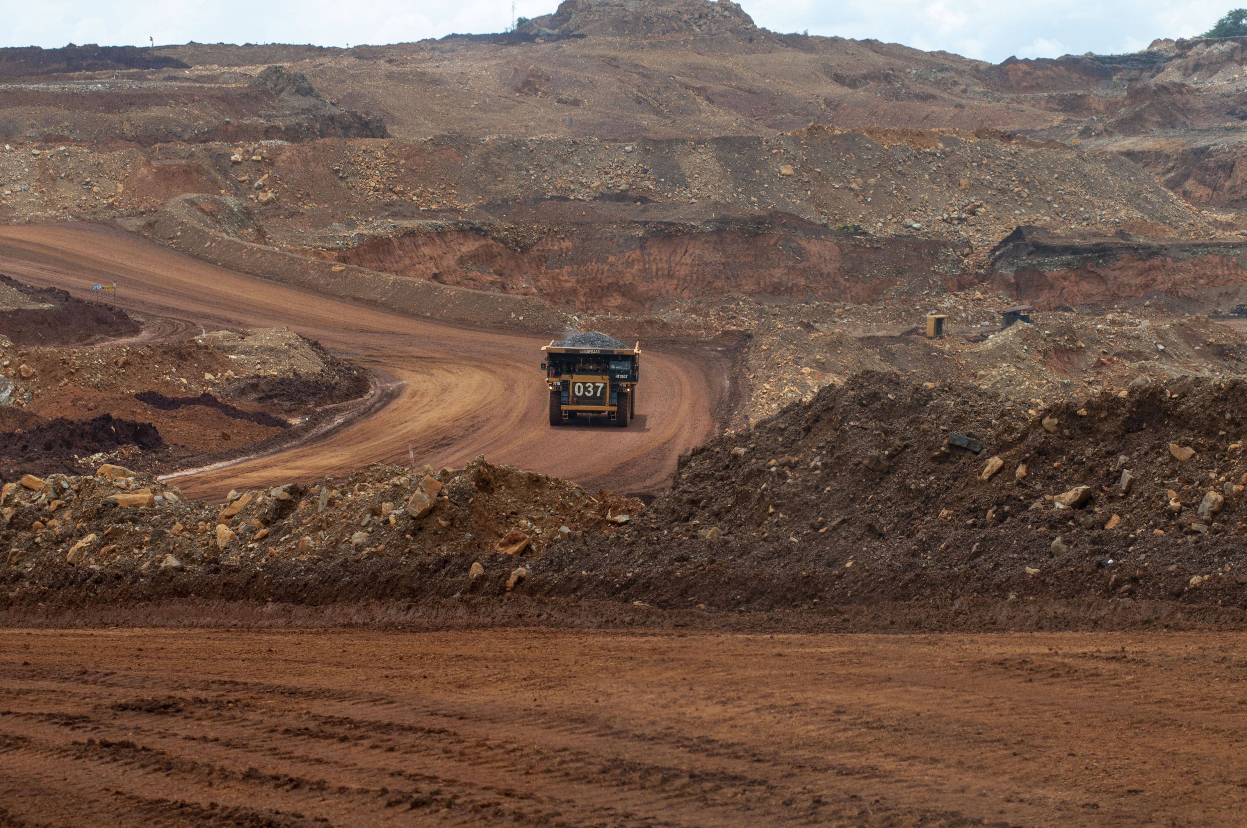 Potret area pertambangan nikel.