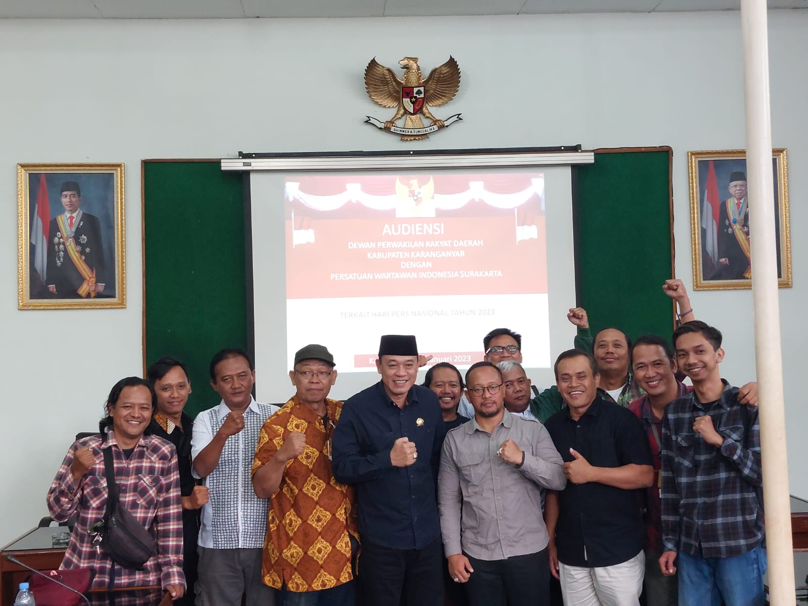 Ketua DPRD  Karanganyar Bagus Selo bersama pengurus PWI Surakarta