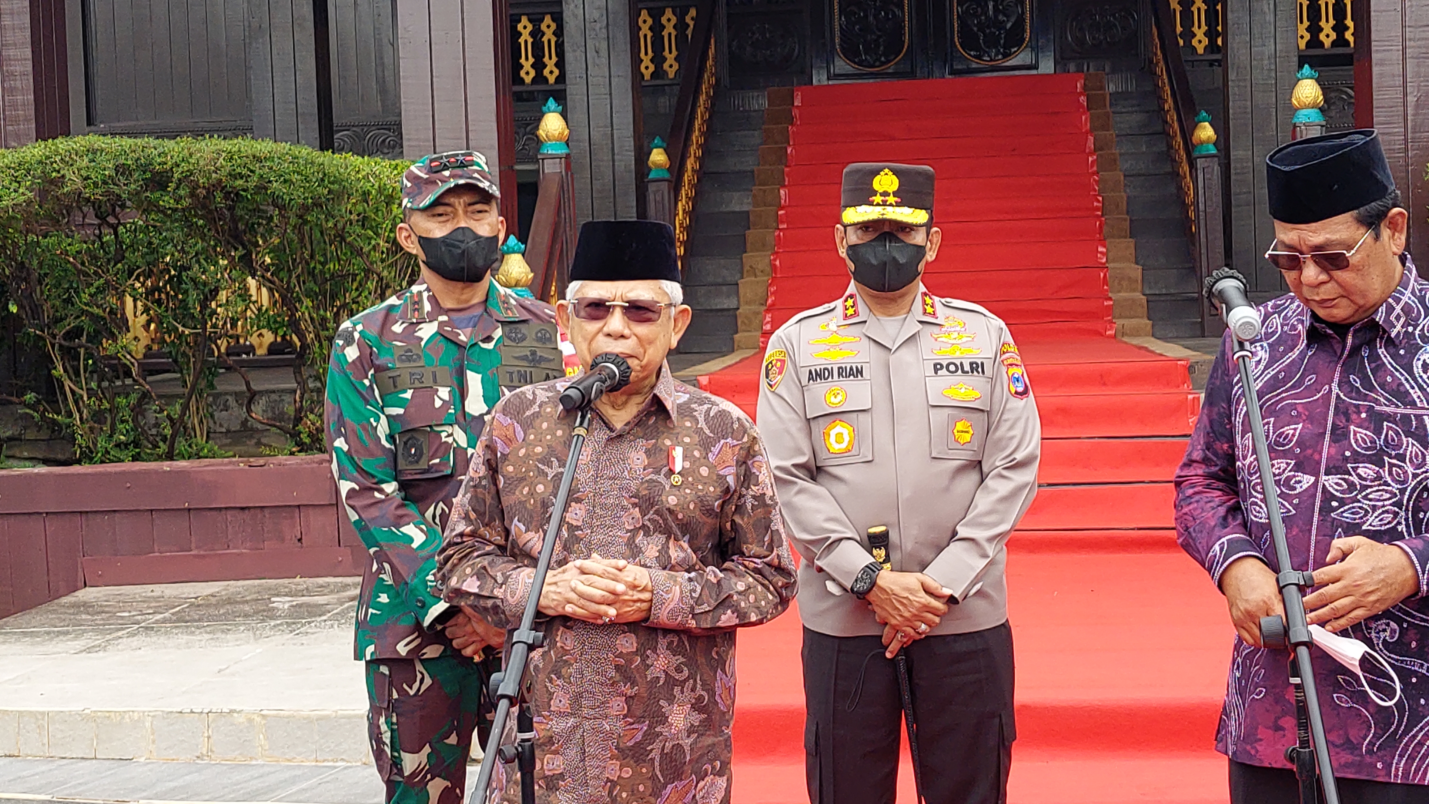 Wakil Presiden Ma'ruf Amin di Pangkalan TNI AU Syamsudin Noor, Banjar, Kalimantan Selatan, Jumat (27/1/2023).