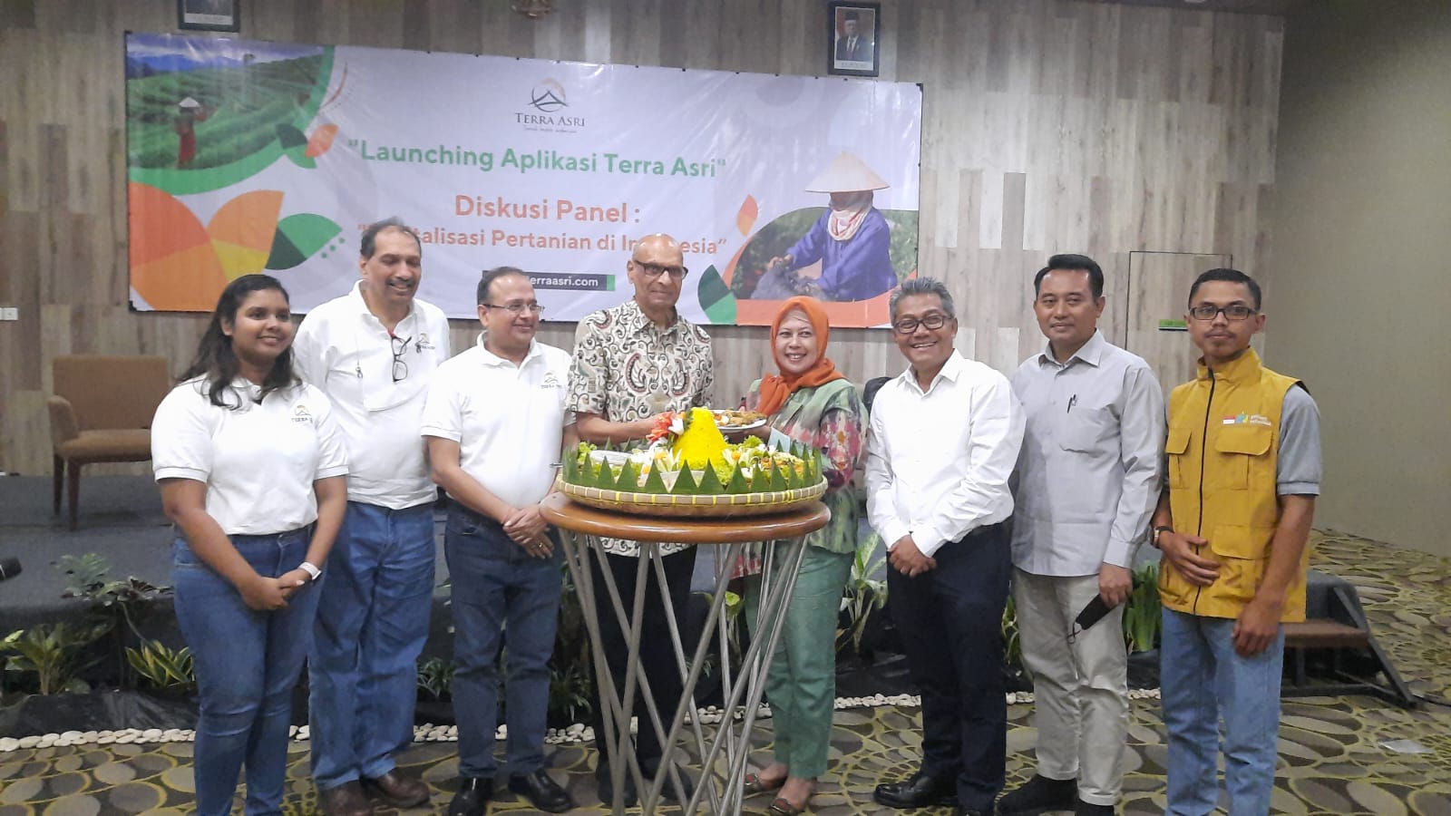 Peluncuran aplikasi yang memberdayakan petani oleh Terra Asri