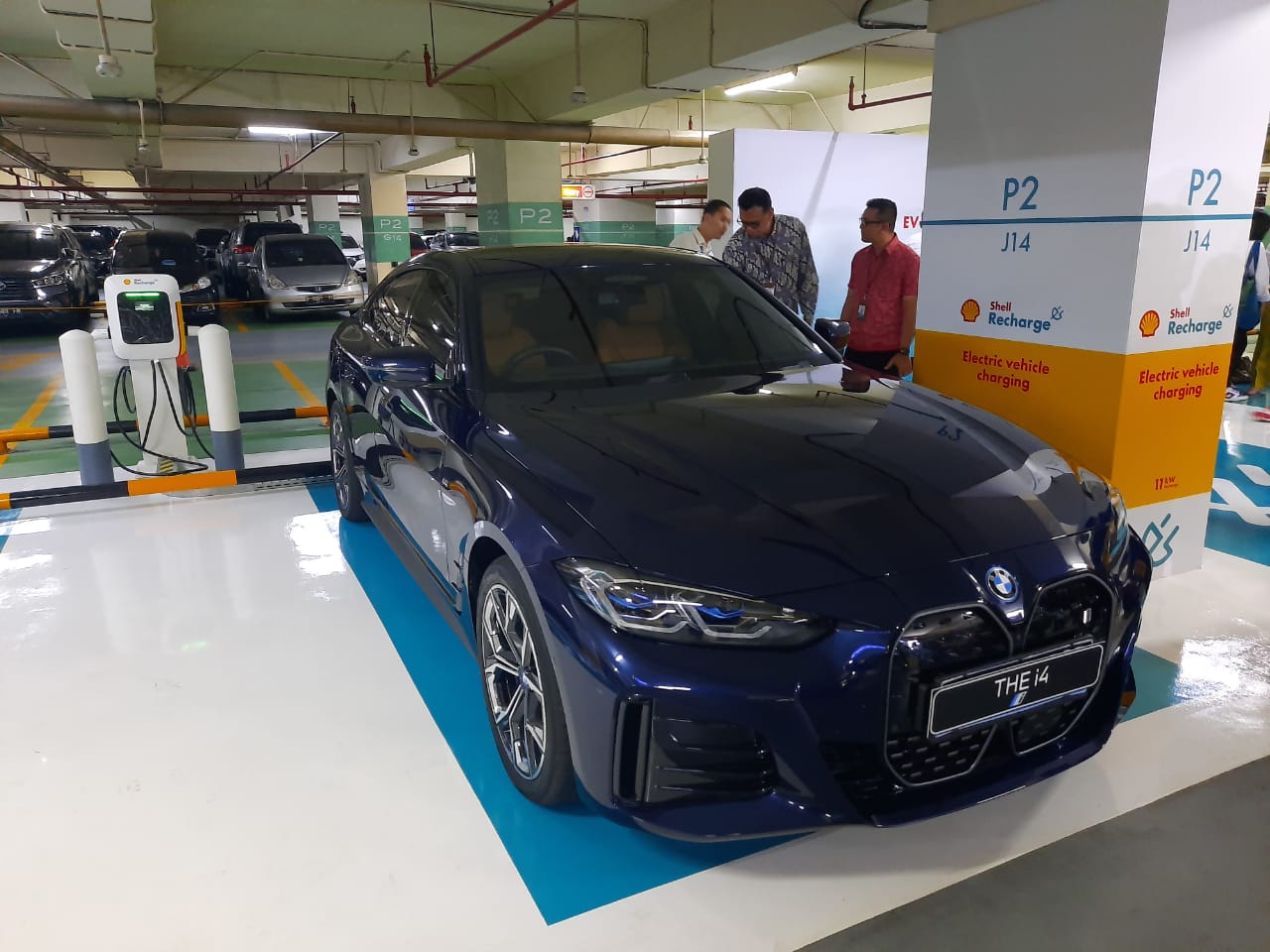 Peresmian Stasiun Pengisian Kendaraan Listrik Shell di Mal Pacific Place Jakarta, Kamis (19/1).