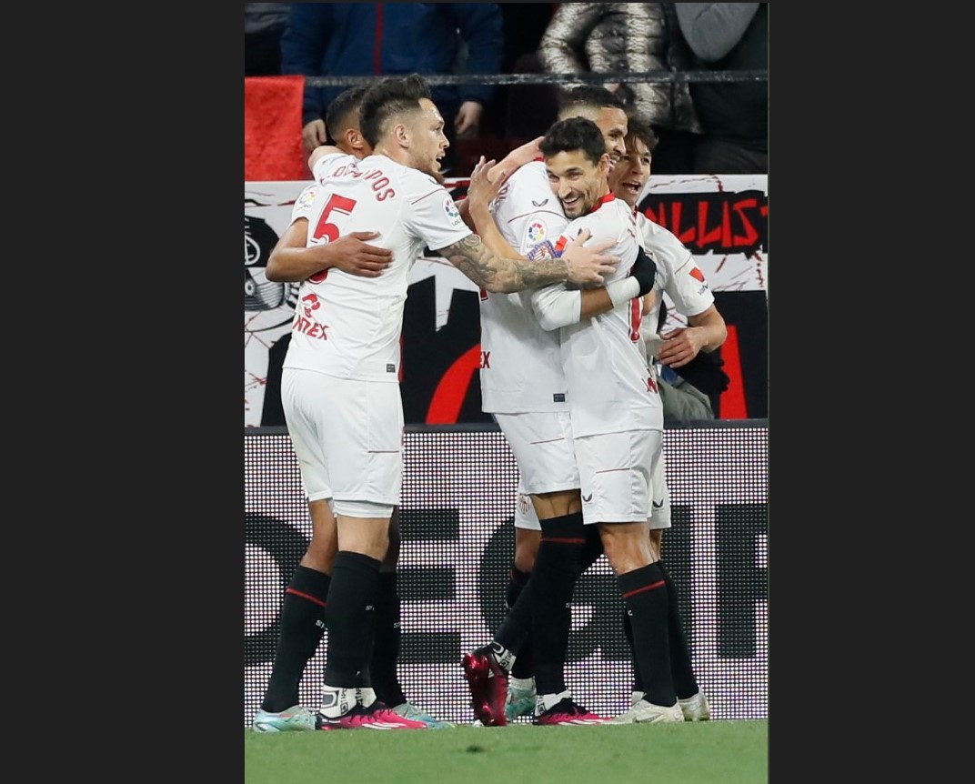 Para pemain Sevilla melakukan selebrasi usai mencetak gol ke gawang Elche di laga La Liga