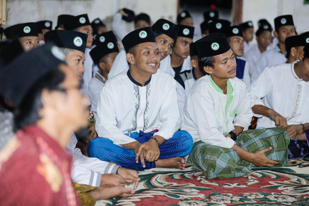 Komunitas Santri Dukung Ganjar (SDG) wilayah Jambi menggelar doa bersama untuk kebaikan masyarakat Indonesia di Ponpes Al Ihya Ulumuddin, D