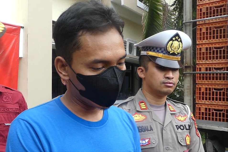 Tersangka sopir truk.