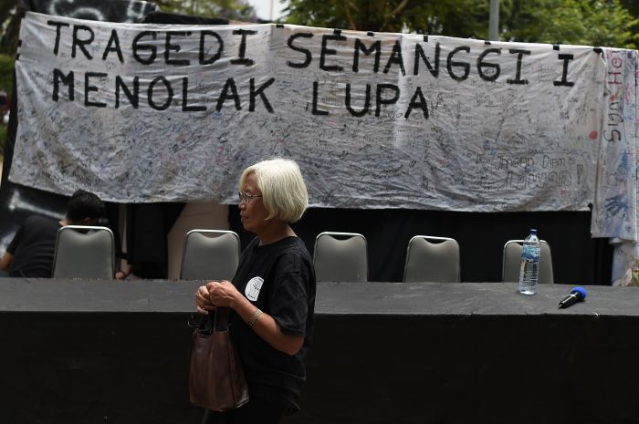 Ilustrasi spanduk menolak lupa tragedi semanggi