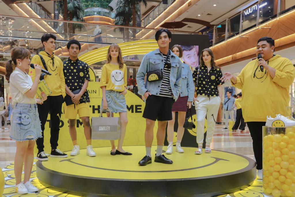 Acara peluncuran koleksi Obermian yang mengusung tema “Be Yourself and Take The Time to Smile” di Atrium Sogo Pondok Indah Mall 2, Jakarta. 