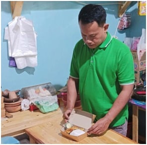 AgusRiyono , wirausaha ata mentee dari MicroMentor Indonesia.