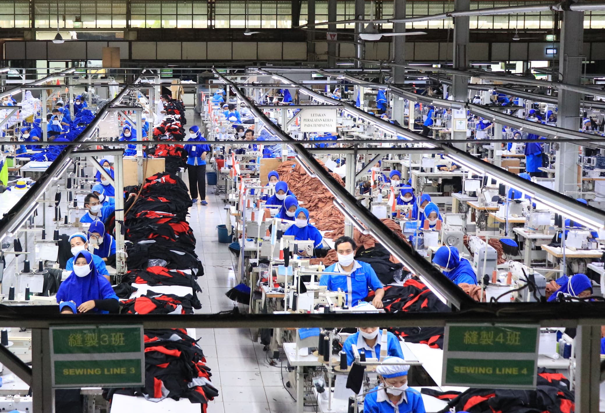 Proses produksi di pabrik PT Ricky Putra Globalindo Tbk (RPG).