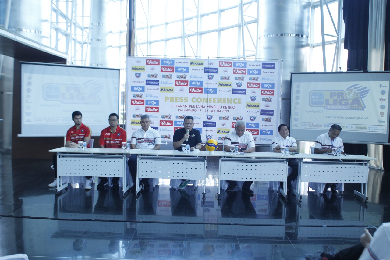 Jajaran manager dan tim Palembang Bank SumselBabel di sela pressconference perhelatan seri ketiga atau seri penutup putaran pertama PLN Mobi