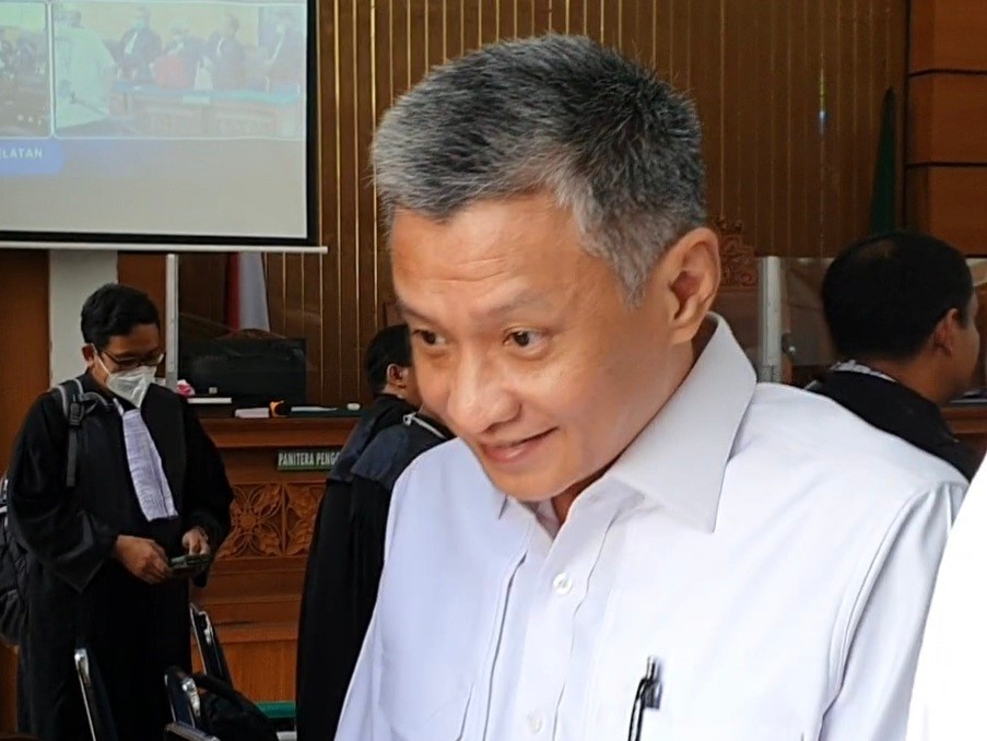 Terdakwa Hendra Kurniawan. 