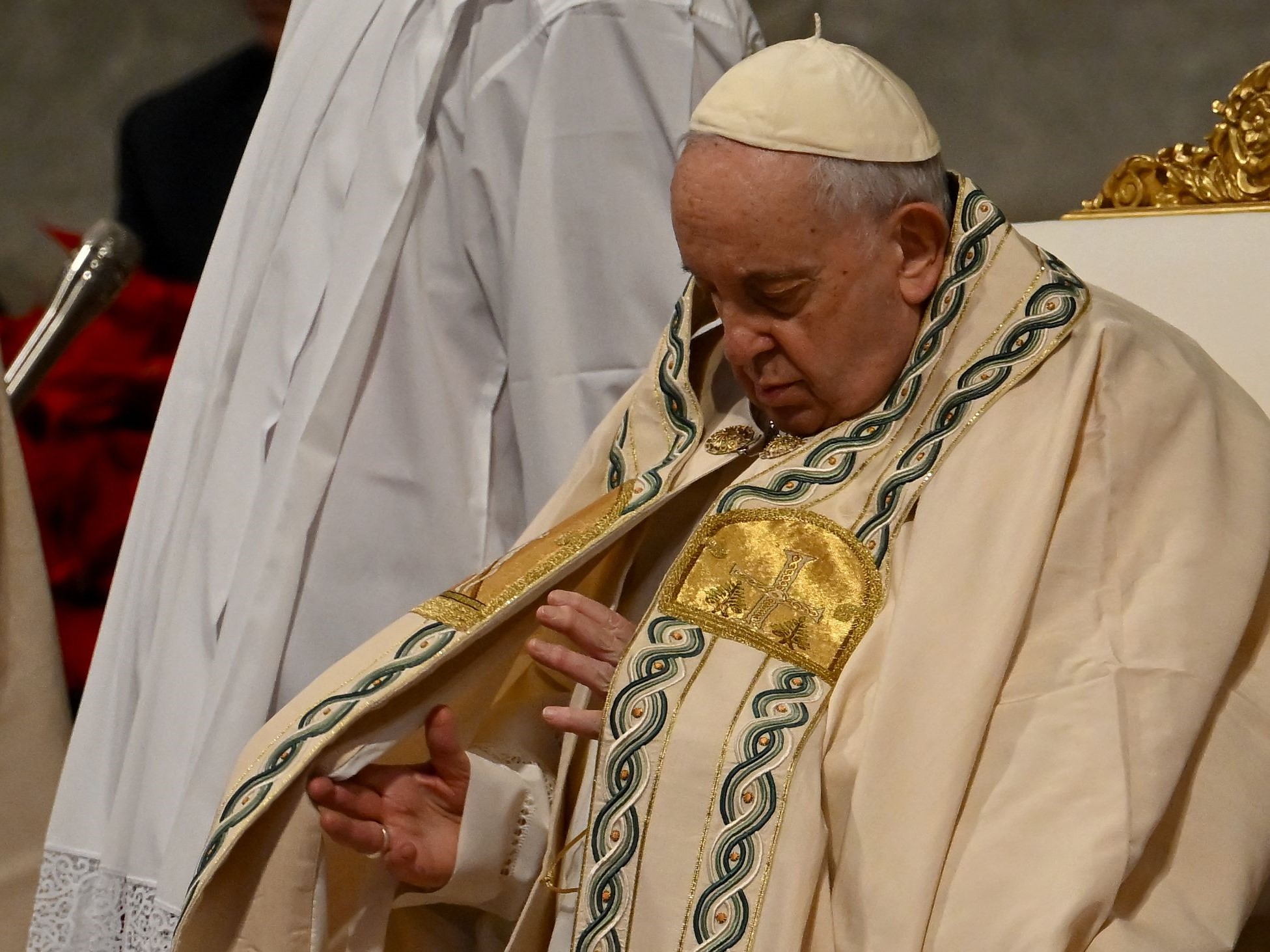 Paus Fransiskus Pimpin Pemakaman Unik untuk Benediktus XVI