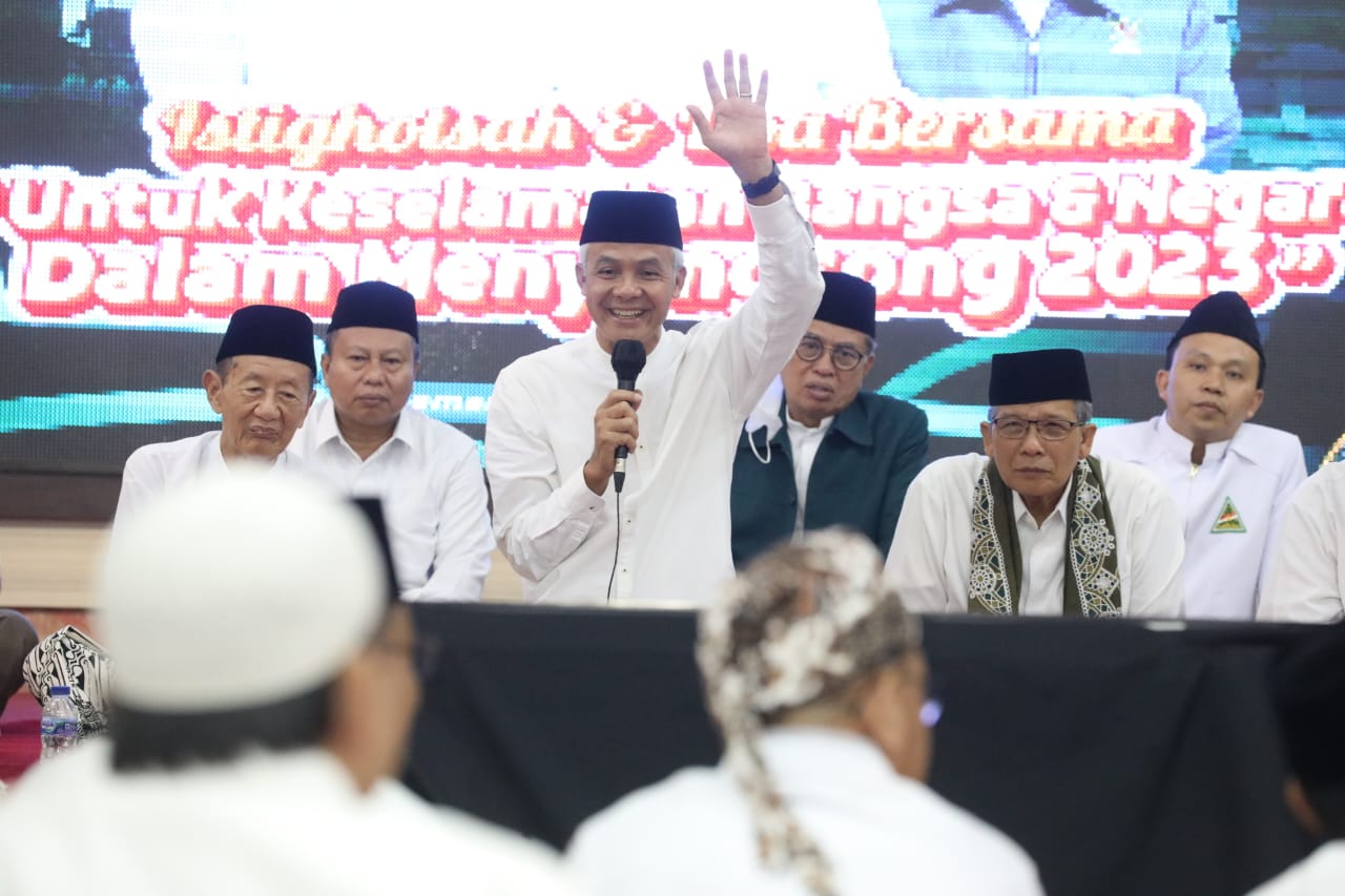 Gubernur Jateng Ganjar Pranowo menggelar istighosah di malam tahun baru 2023 untuk kekuatan bangsa dan negara dalam menghadapi potensi benca
