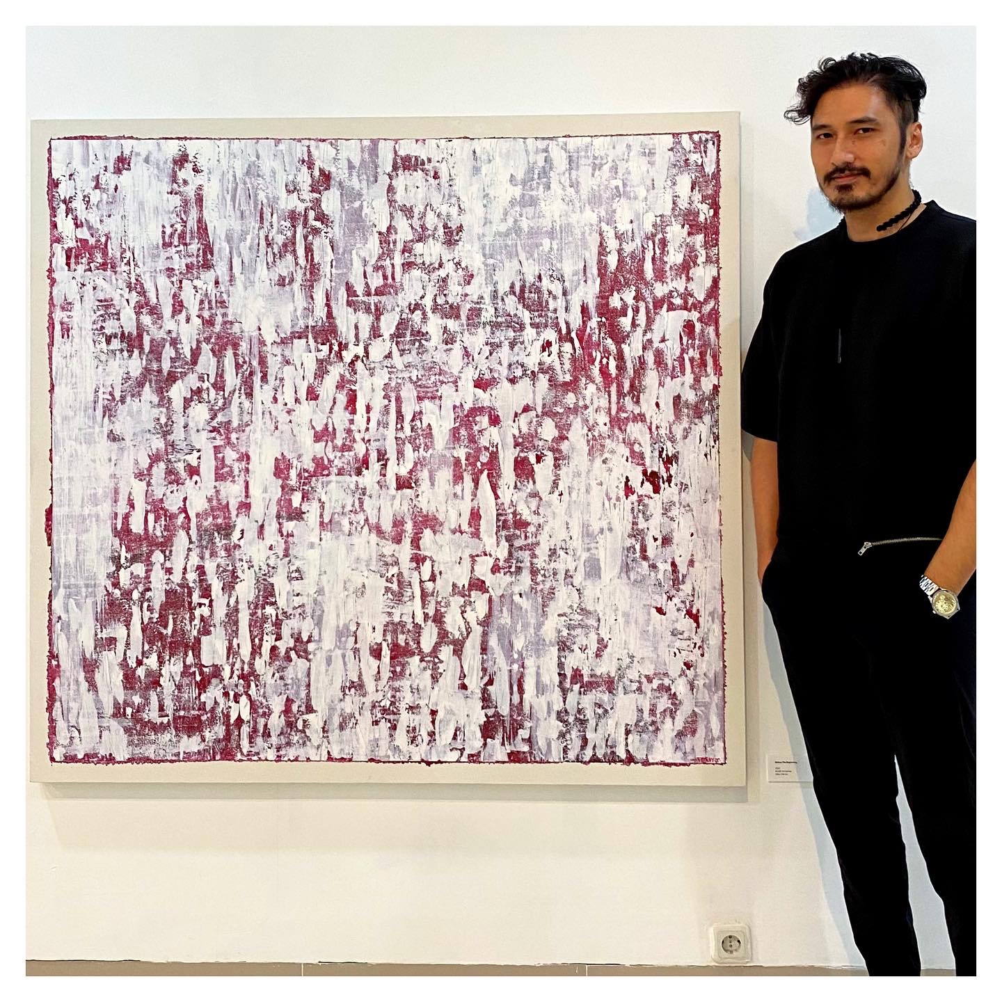 Perupa Ferdy Thaeras dan salah satu karyanya yang dipamerkan di Institut Francais Indonesia (IFI)  Yogyakarta.